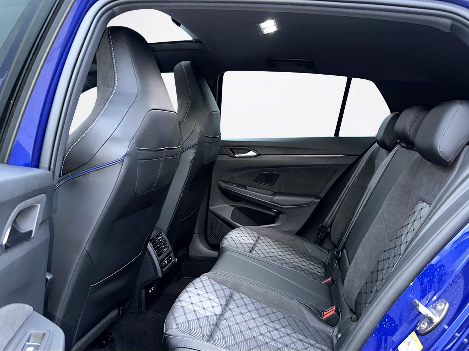 VW Golf R-Line 1.5eTSI 150CH DSG-image-9