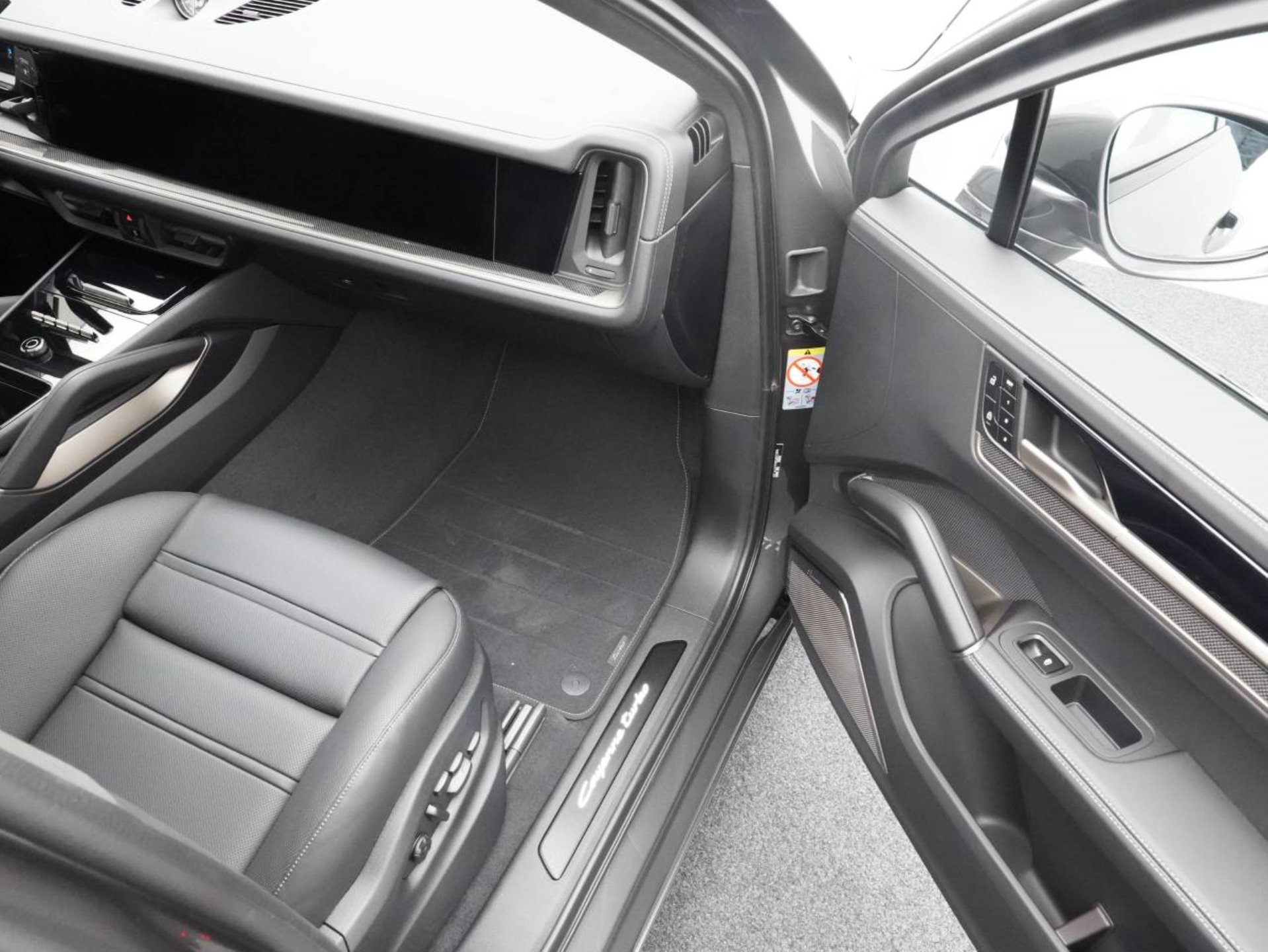 PORSCHE Cayenne Turbo E-Hybrid Coupé-image-29