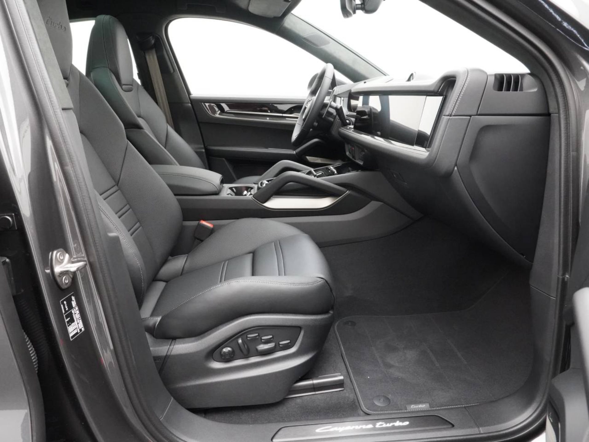 PORSCHE Cayenne Turbo E-Hybrid Coupé-image-31