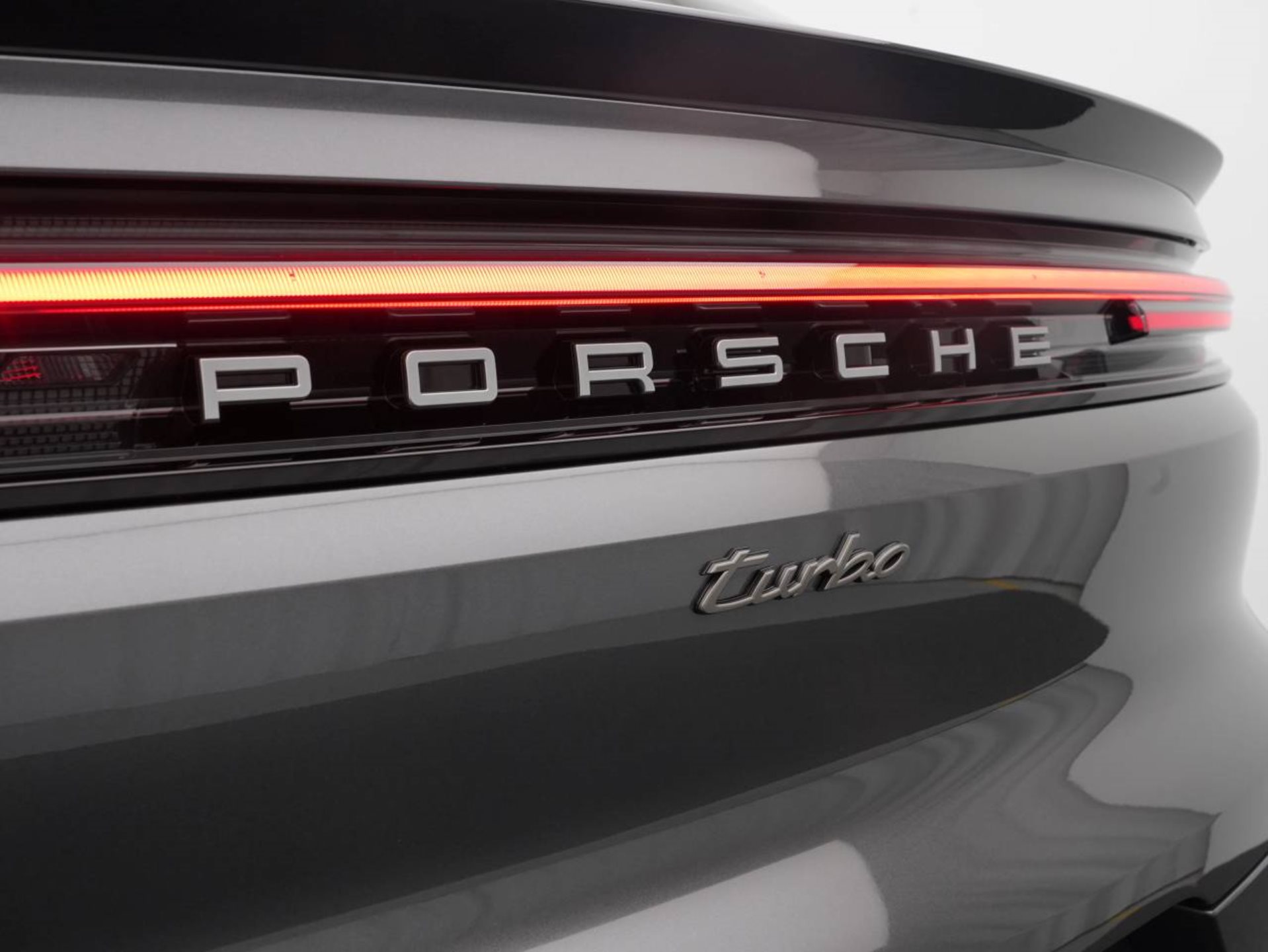 PORSCHE Cayenne Turbo E-Hybrid Coupé-image-17
