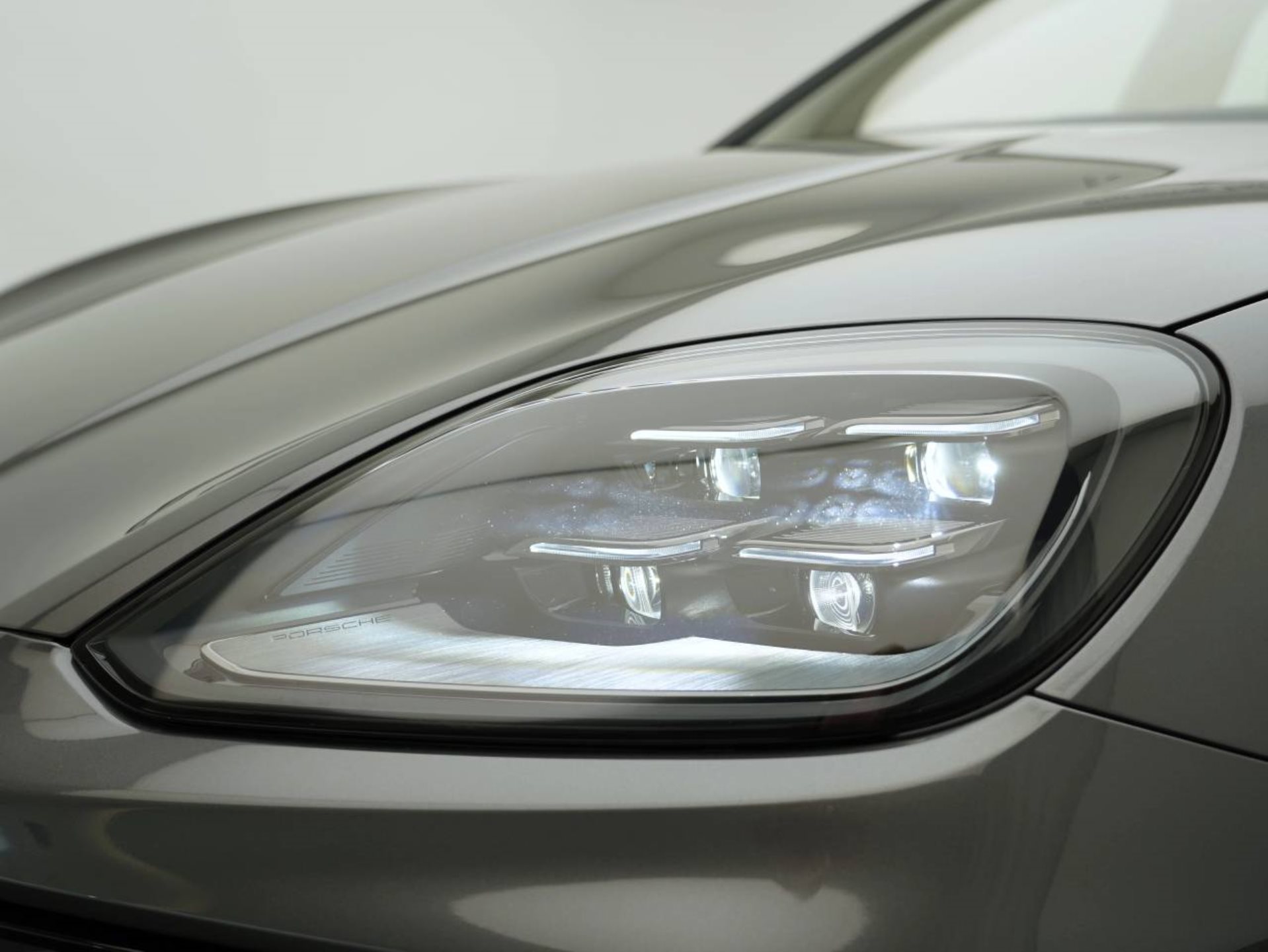 PORSCHE Cayenne Turbo E-Hybrid Coupé-image-13