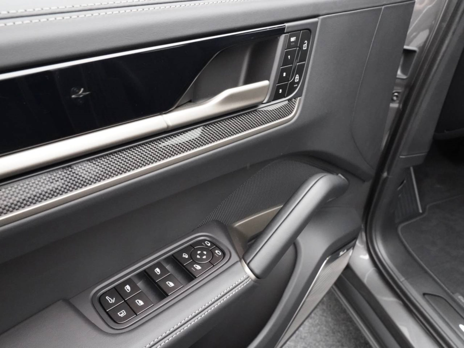 PORSCHE Cayenne Turbo E-Hybrid Coupé-image-27