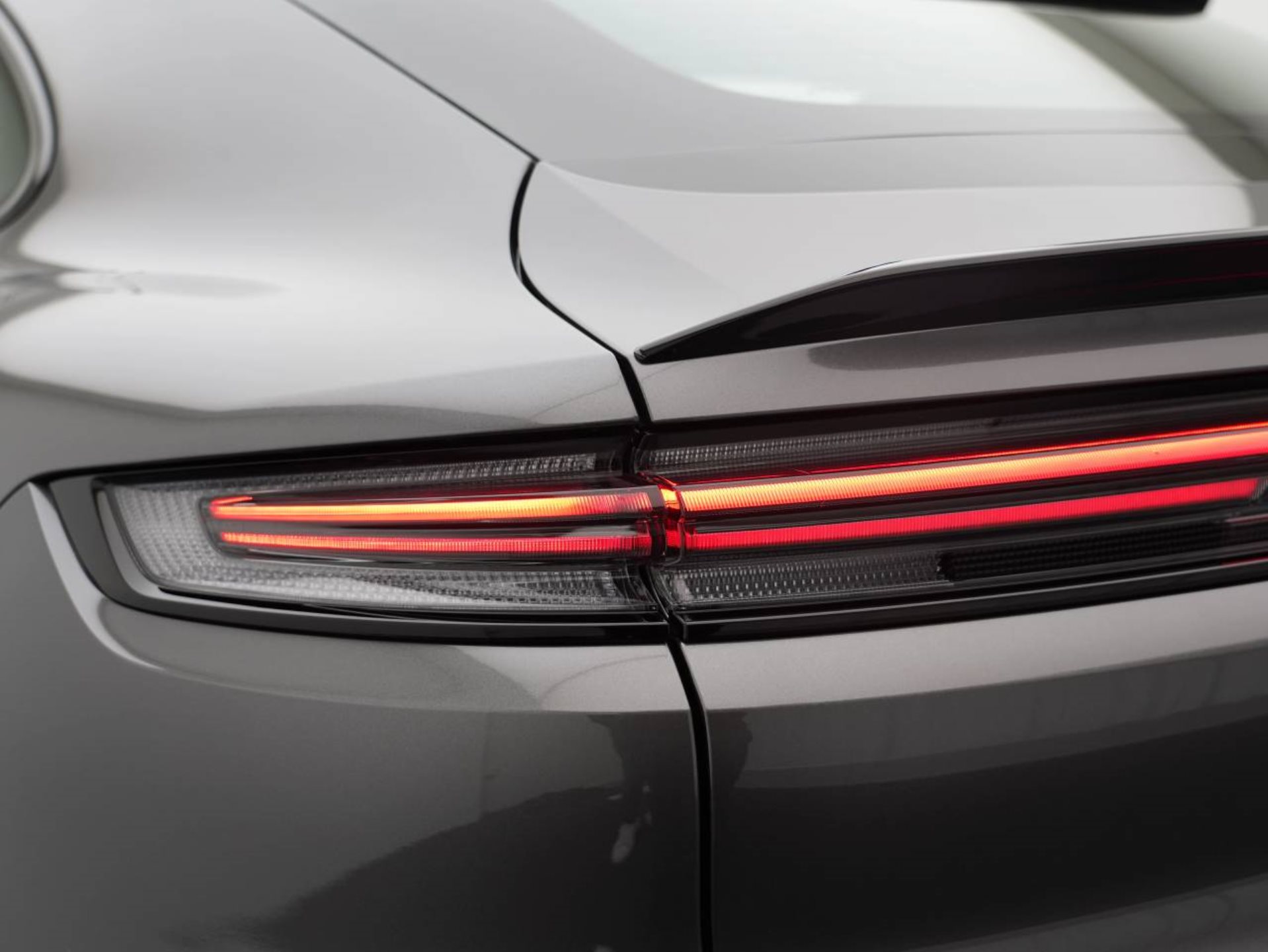 PORSCHE Cayenne Turbo E-Hybrid Coupé-image-16