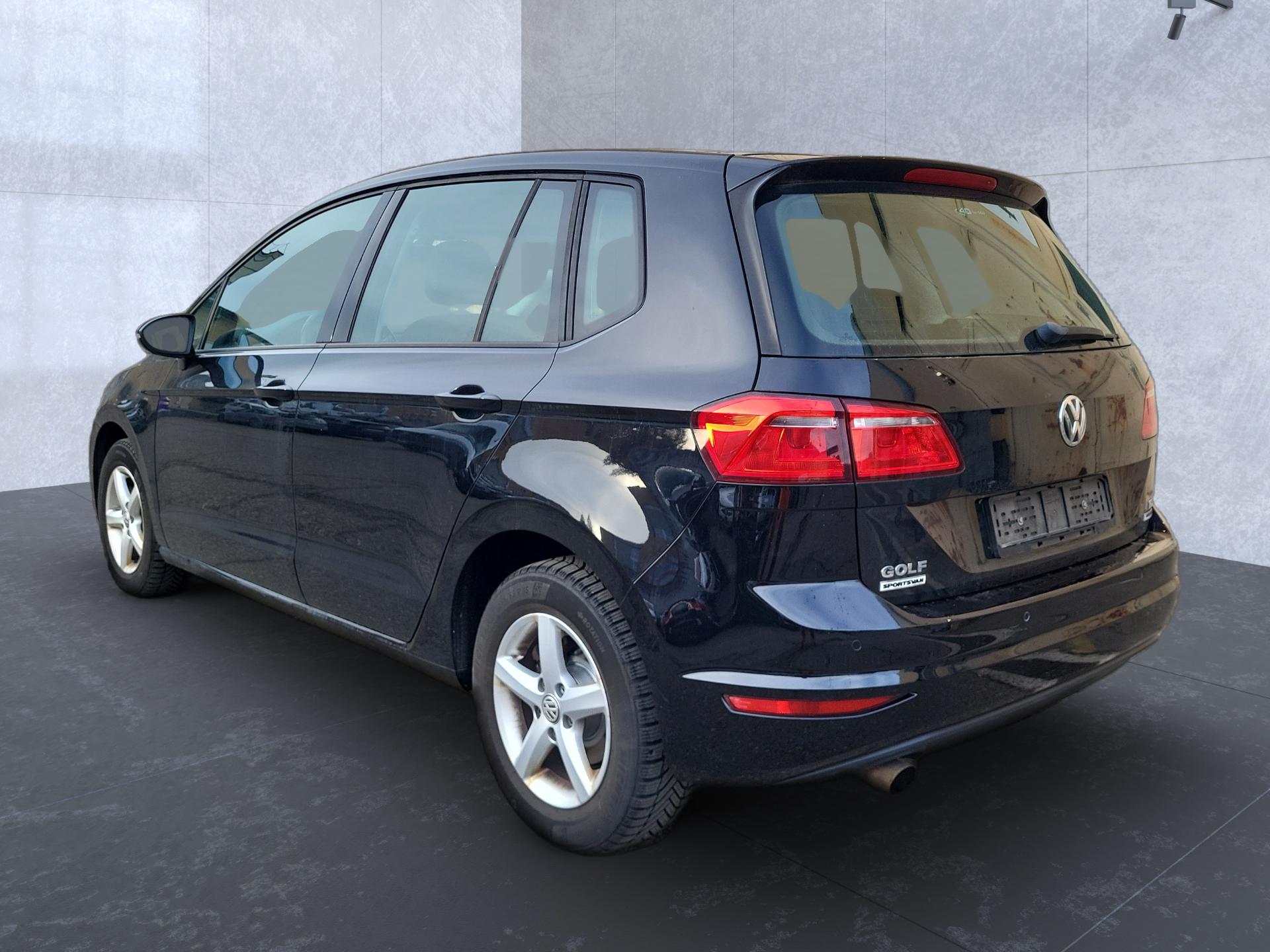 VW Golf Sportsvan 1.6 TDI Comfortline DSG-image-2