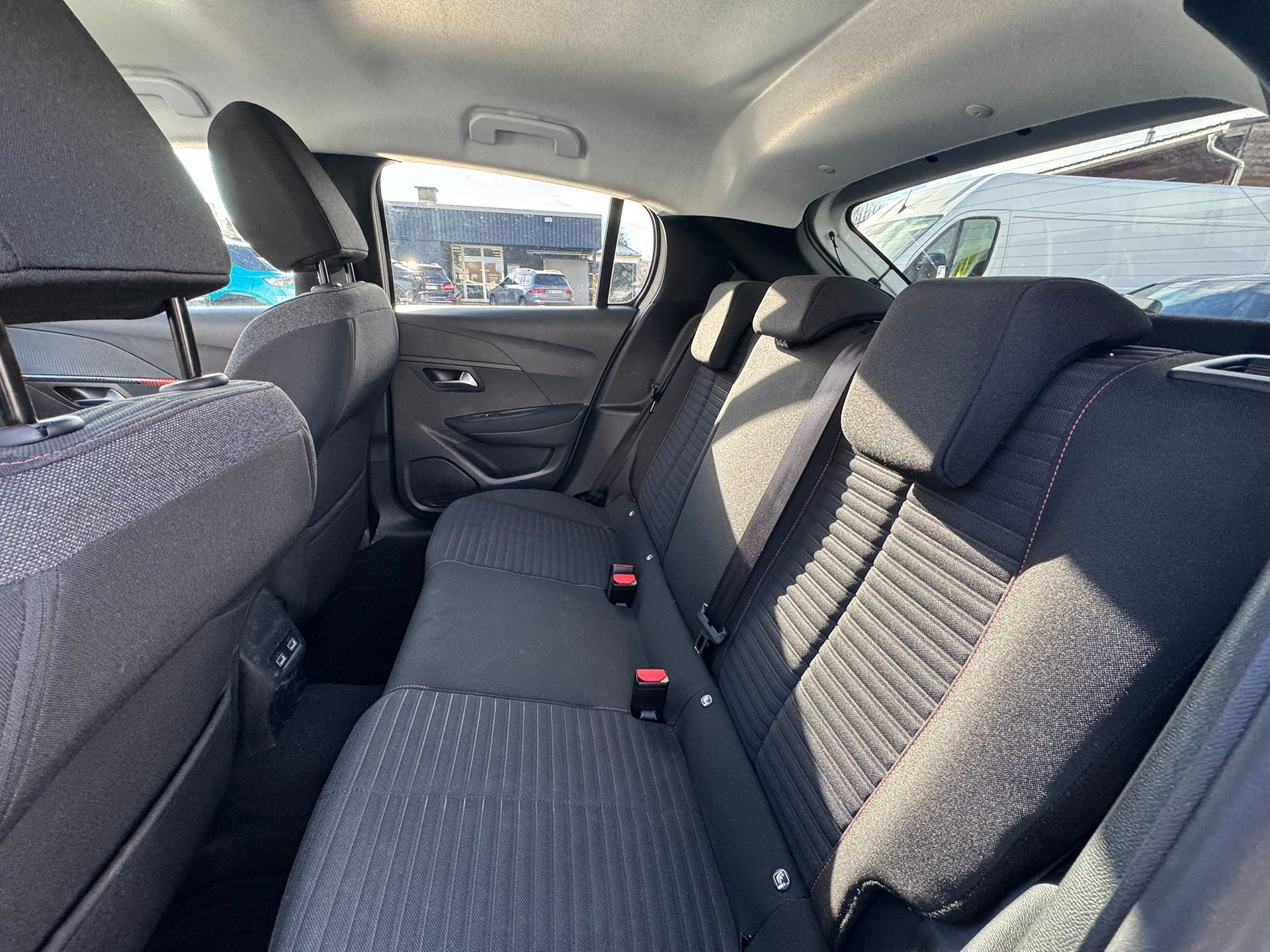 PEUGEOT 208 1.2 PureTech Active Pack EAT8-image-7