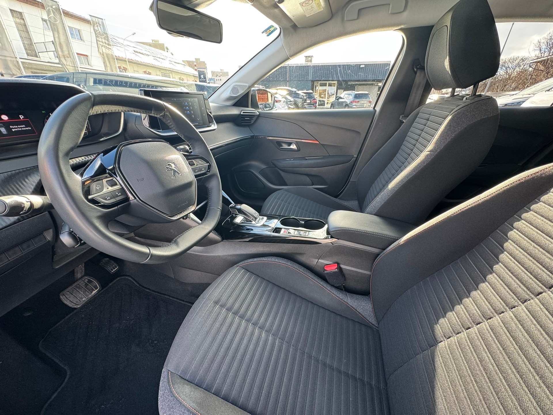 PEUGEOT 208 1.2 PureTech Active Pack EAT8-image-6