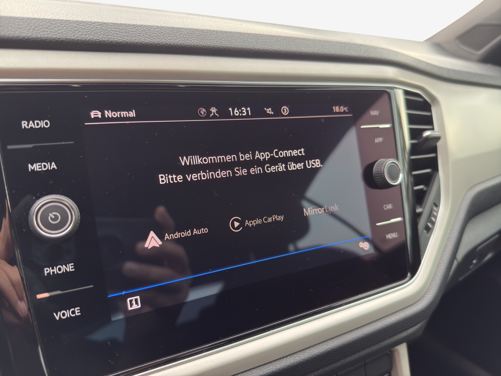 VW T-Roc Cabriolet 1.5 TSI EVO Advance DSG-image-14