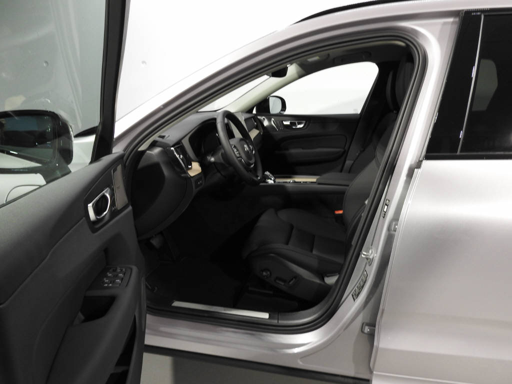 VOLVO XC60 2.0 T6 TE Ultra Dark eAWD-image-8