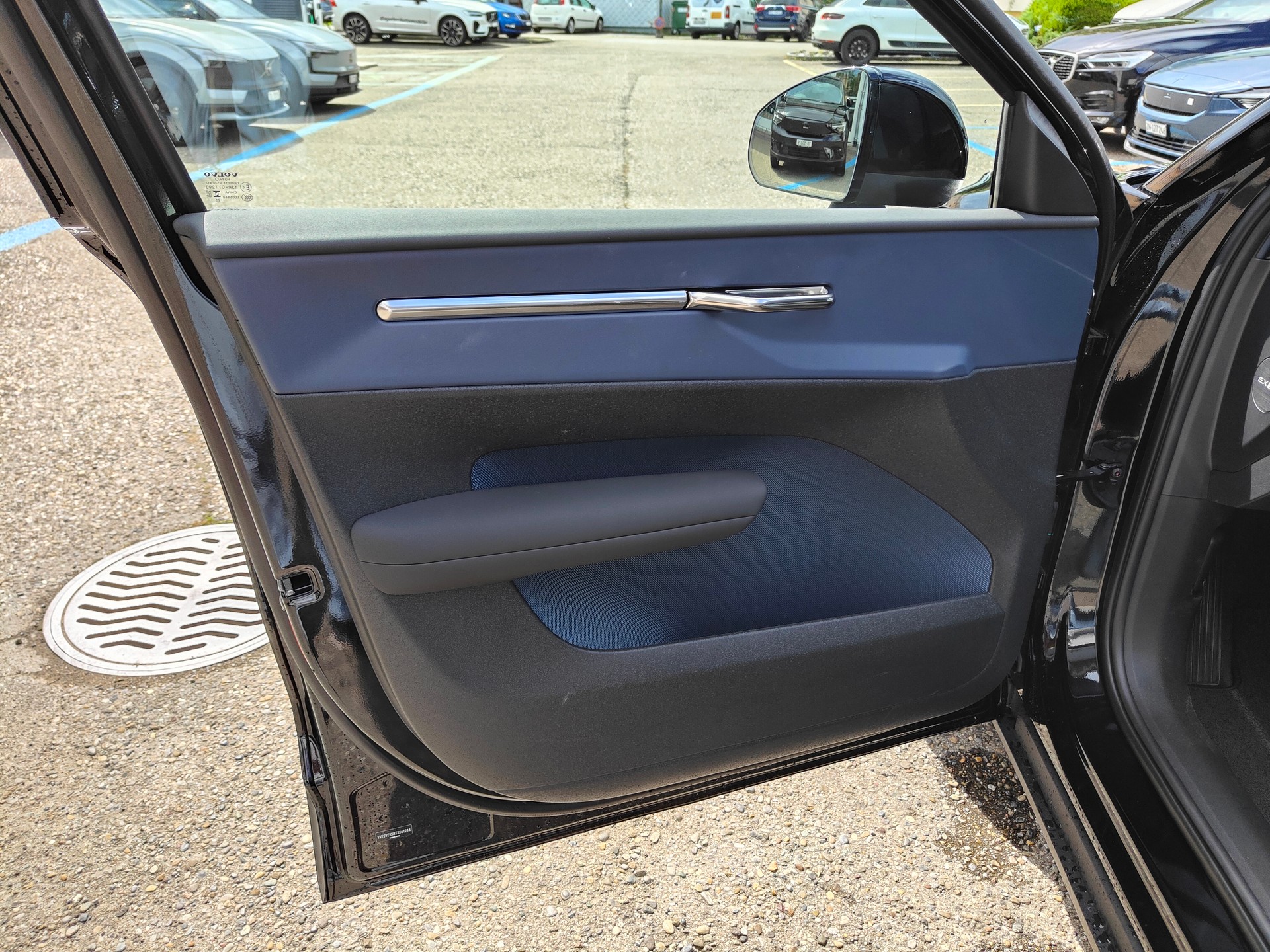 VOLVO EX30 E60 69kWh Twin Ultra-image-6