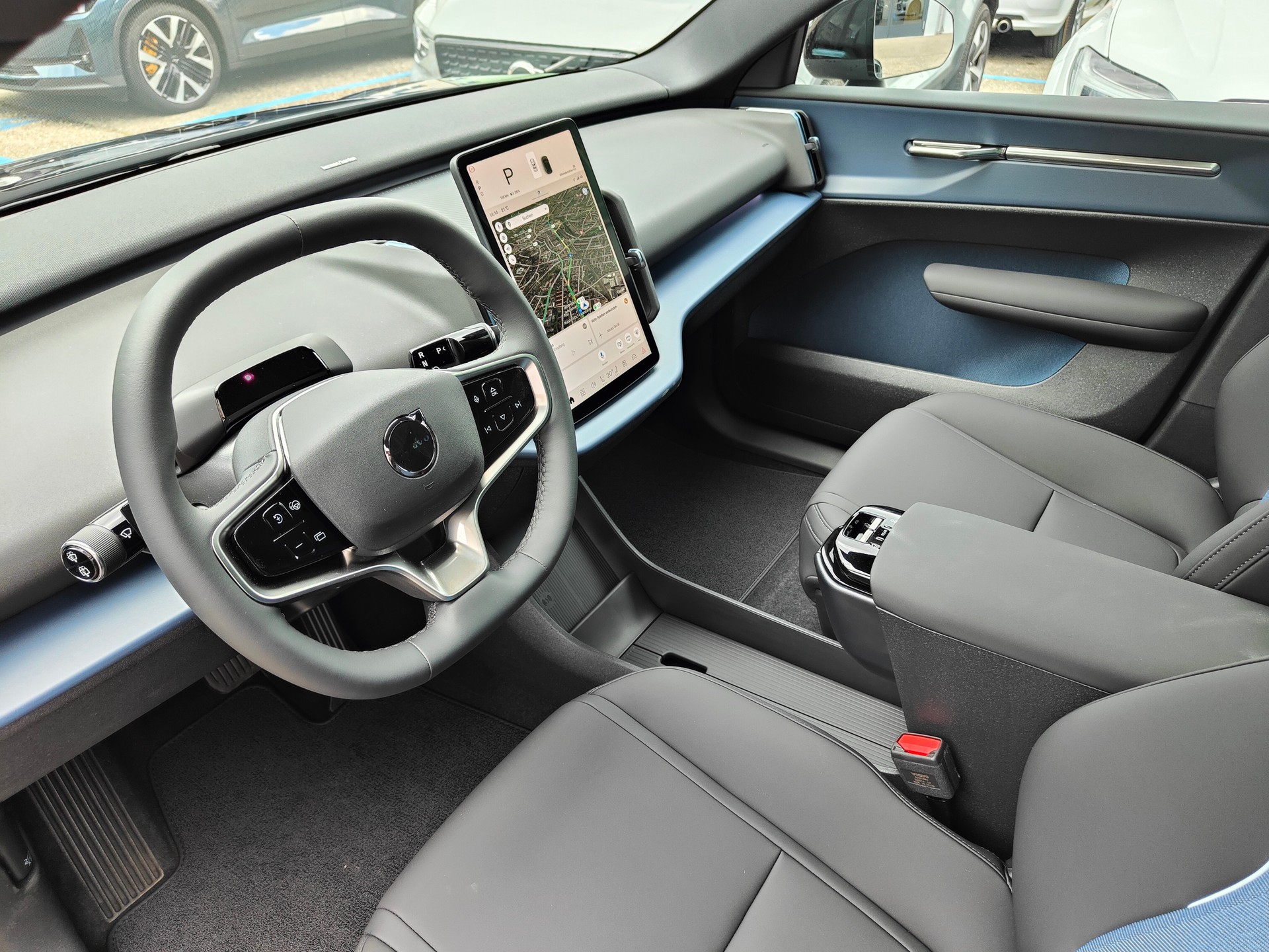 VOLVO EX30 E60 69kWh Twin Ultra-image-8