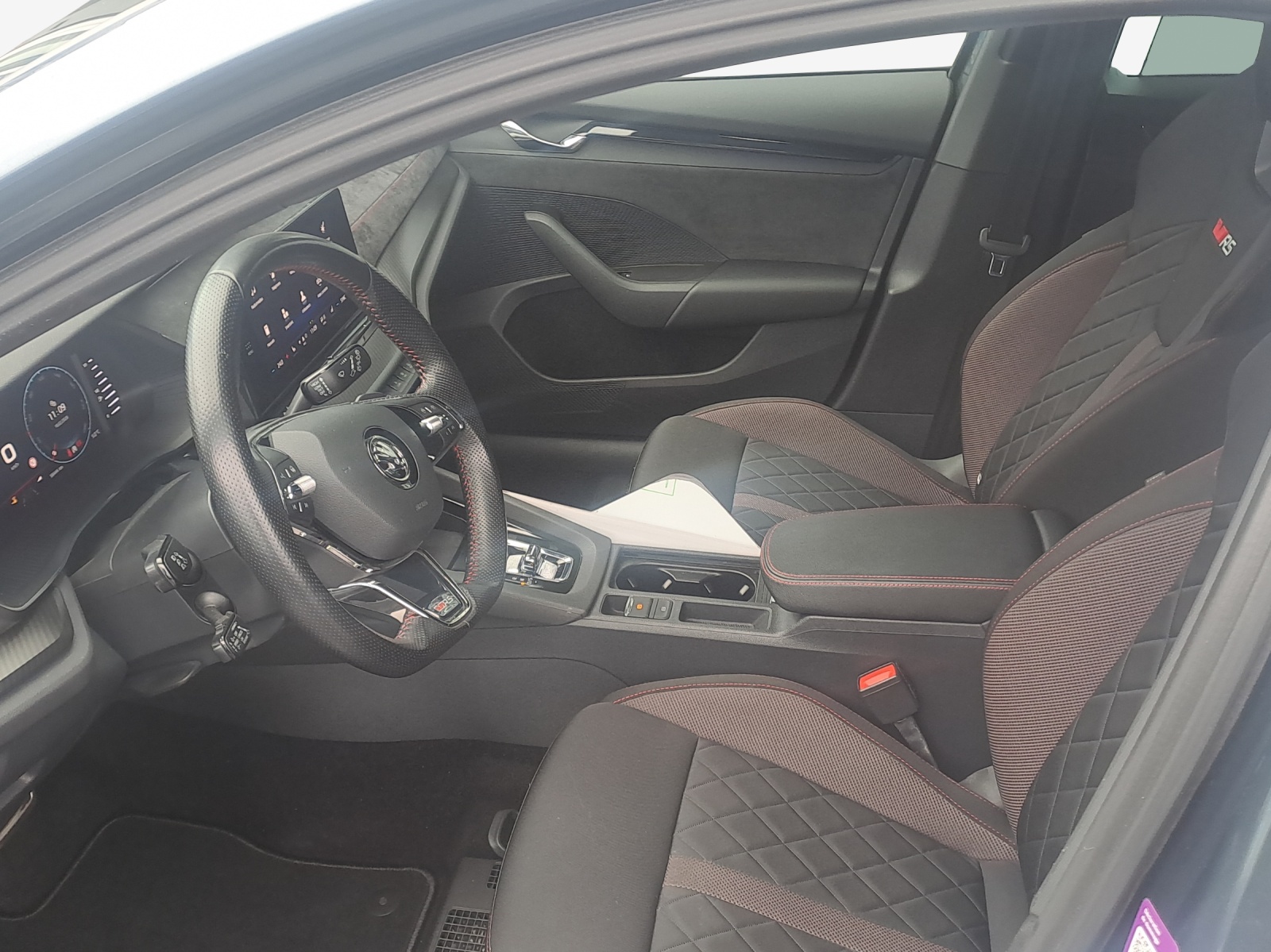 SKODA Octavia Combi 2.0 TDI DSG RS 4x4-image-7