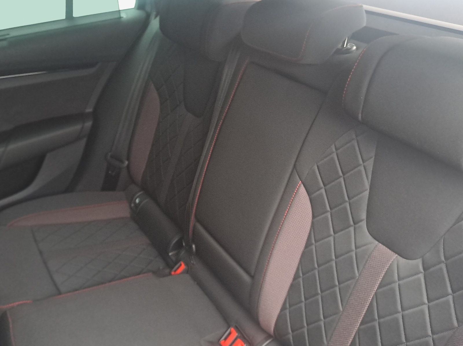 SKODA Octavia Combi 2.0 TDI DSG RS 4x4-image-11