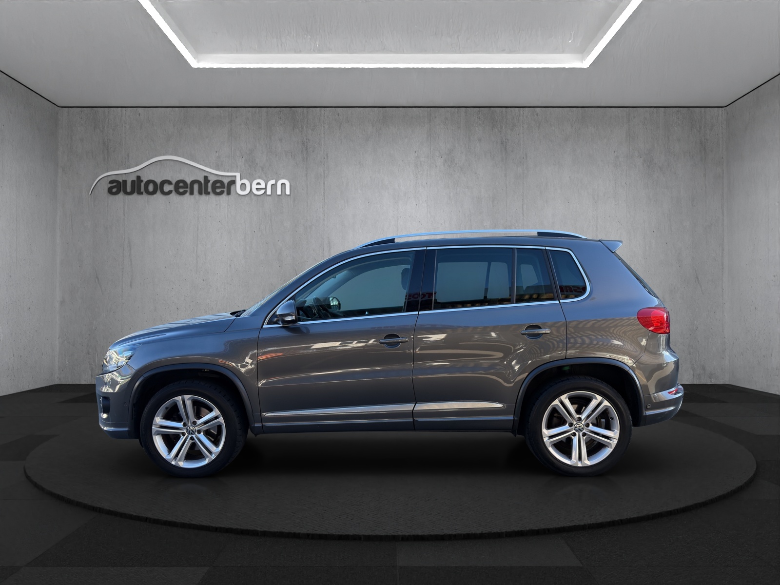 VW Tiguan 2.0 TDI BMT R-Line Design 4Motion DSG-image-3