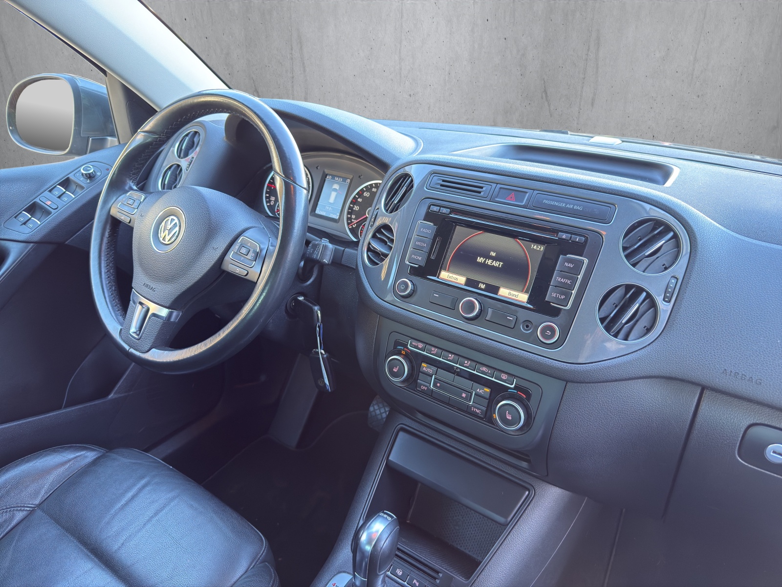 VW Tiguan 2.0 TDI BMT R-Line Design 4Motion DSG-image-10