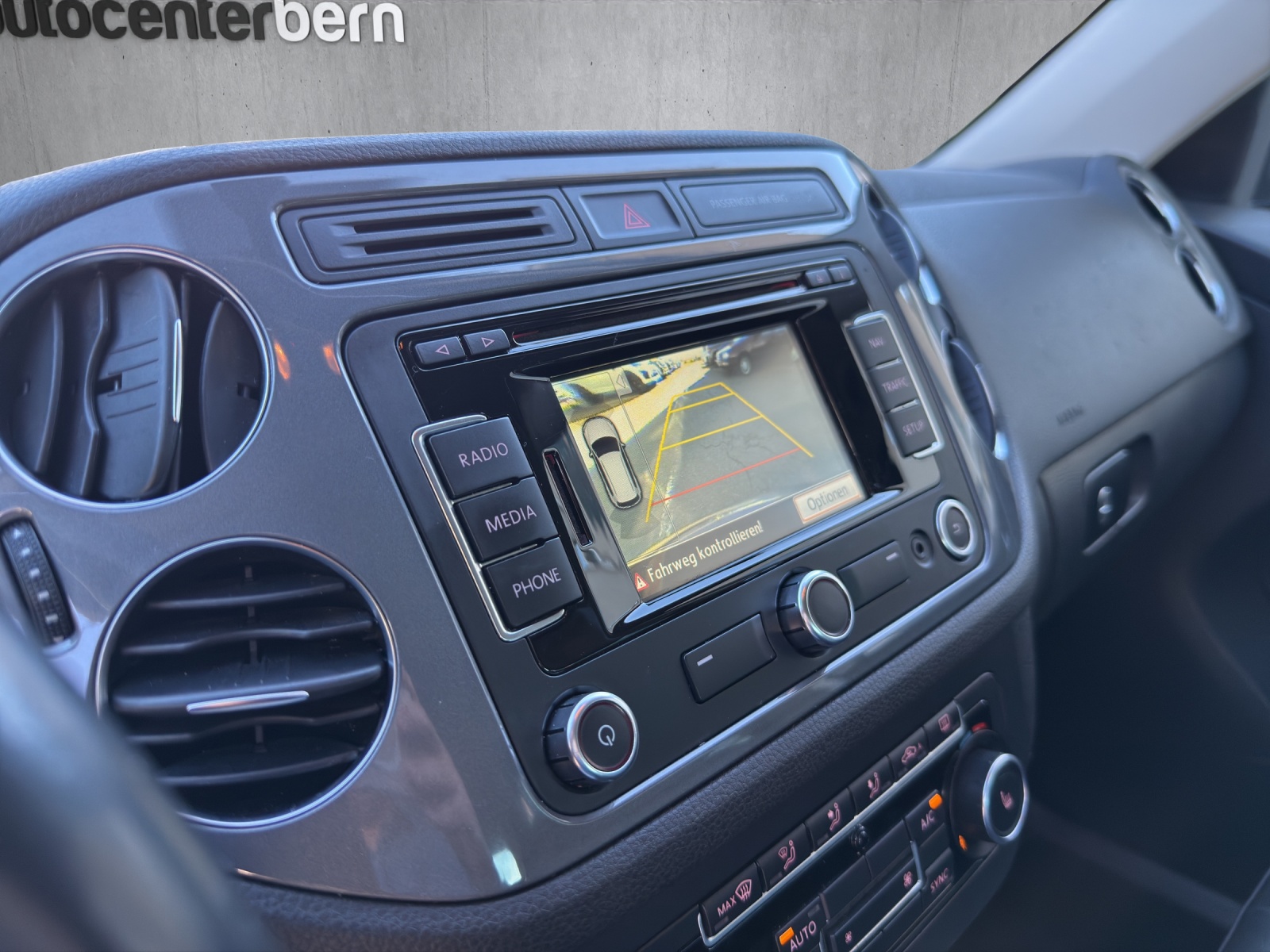 VW Tiguan 2.0 TDI BMT R-Line Design 4Motion DSG-image-11