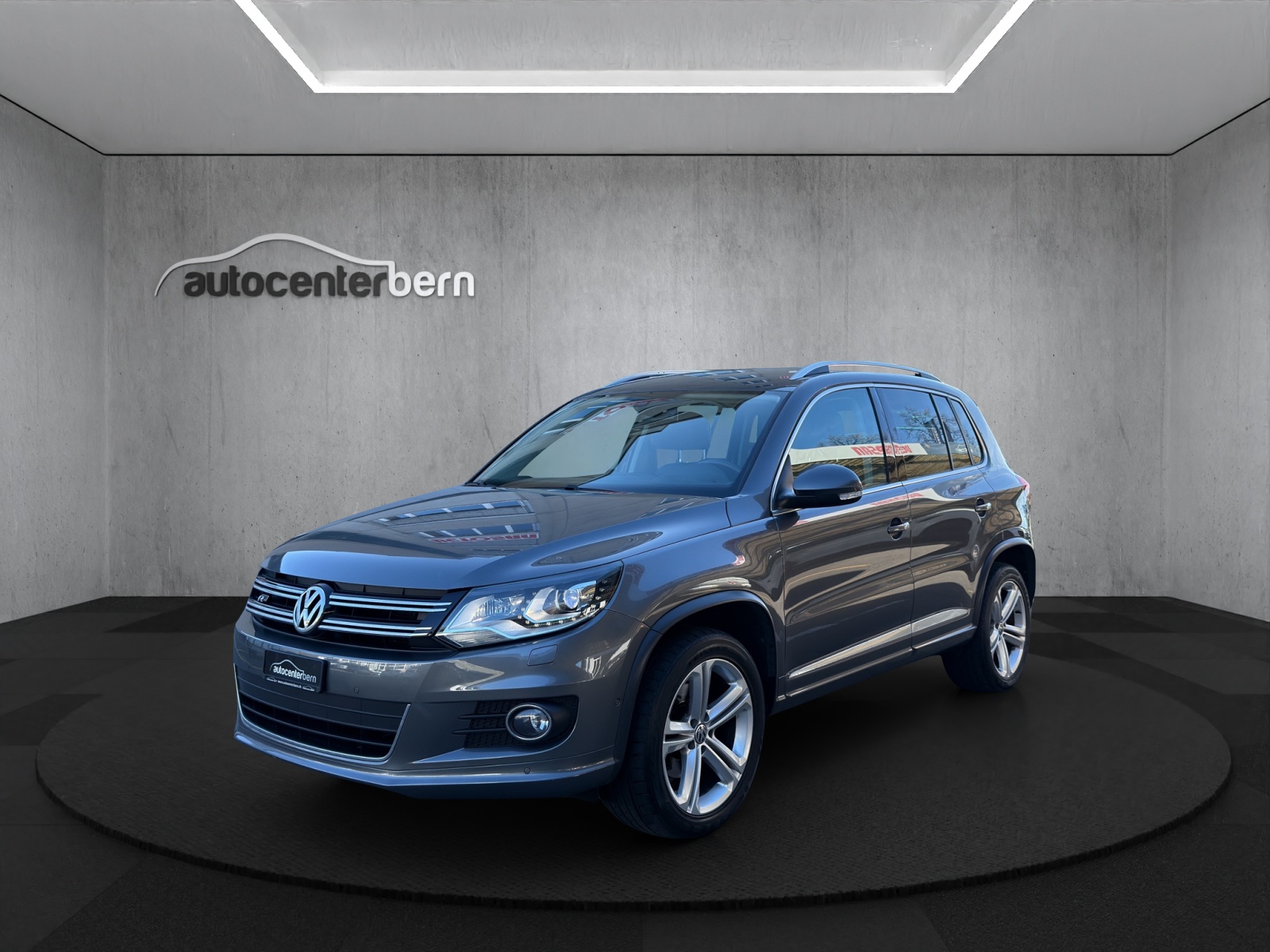 VW Tiguan 2.0 TDI BMT R-Line Design 4Motion DSG-image-2