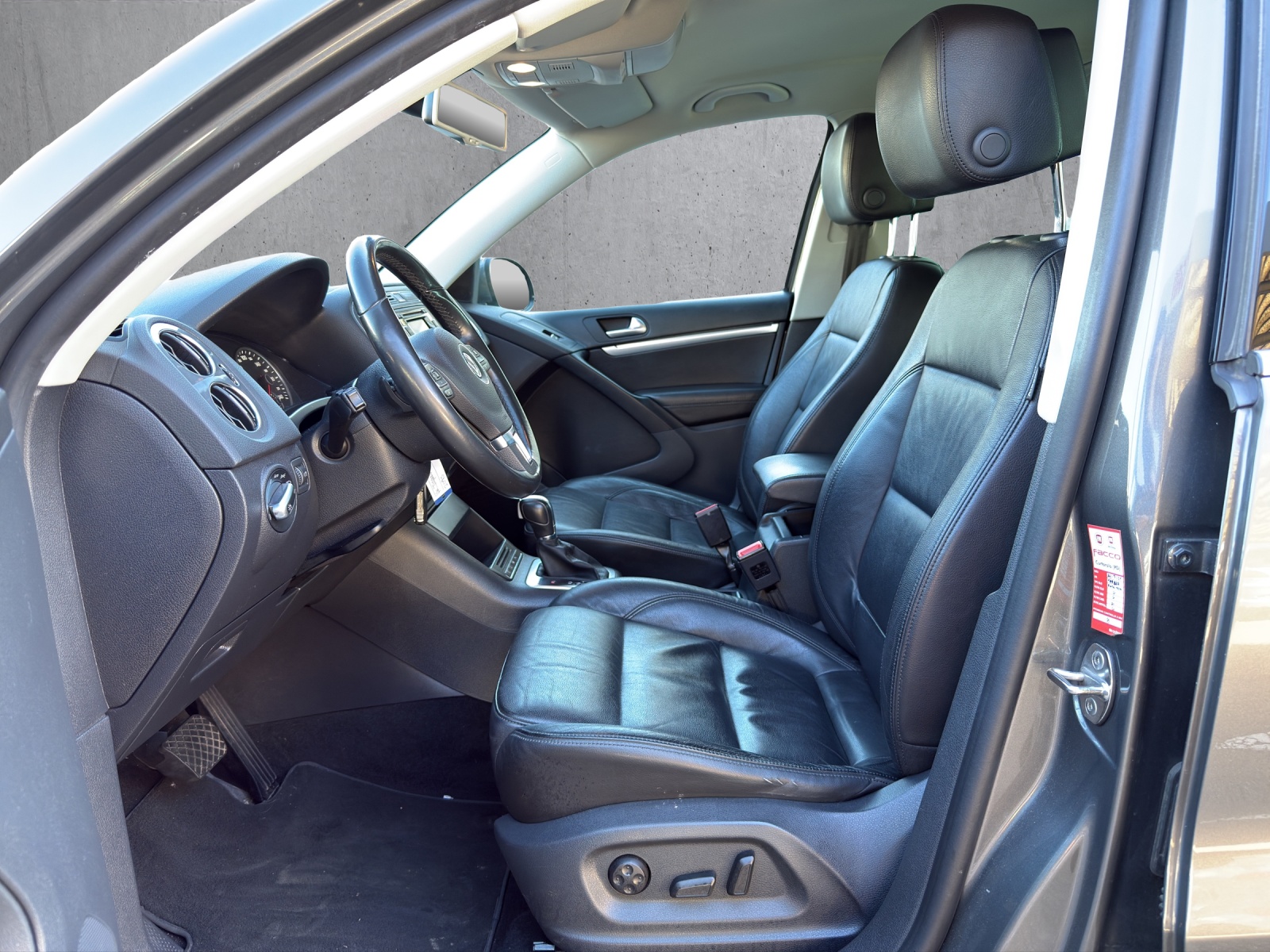 VW Tiguan 2.0 TDI BMT R-Line Design 4Motion DSG-image-8