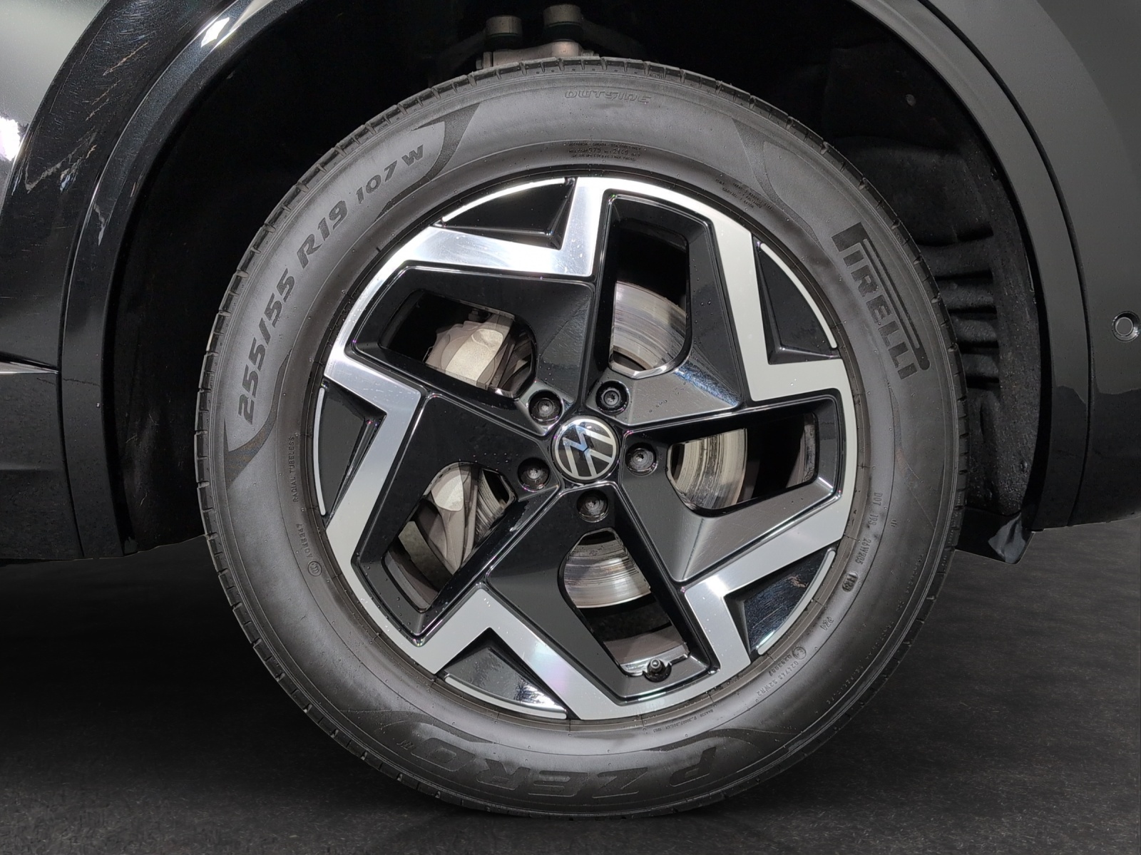 VW Touareg 3.0 TDI R-Line Tiptronic-image-4