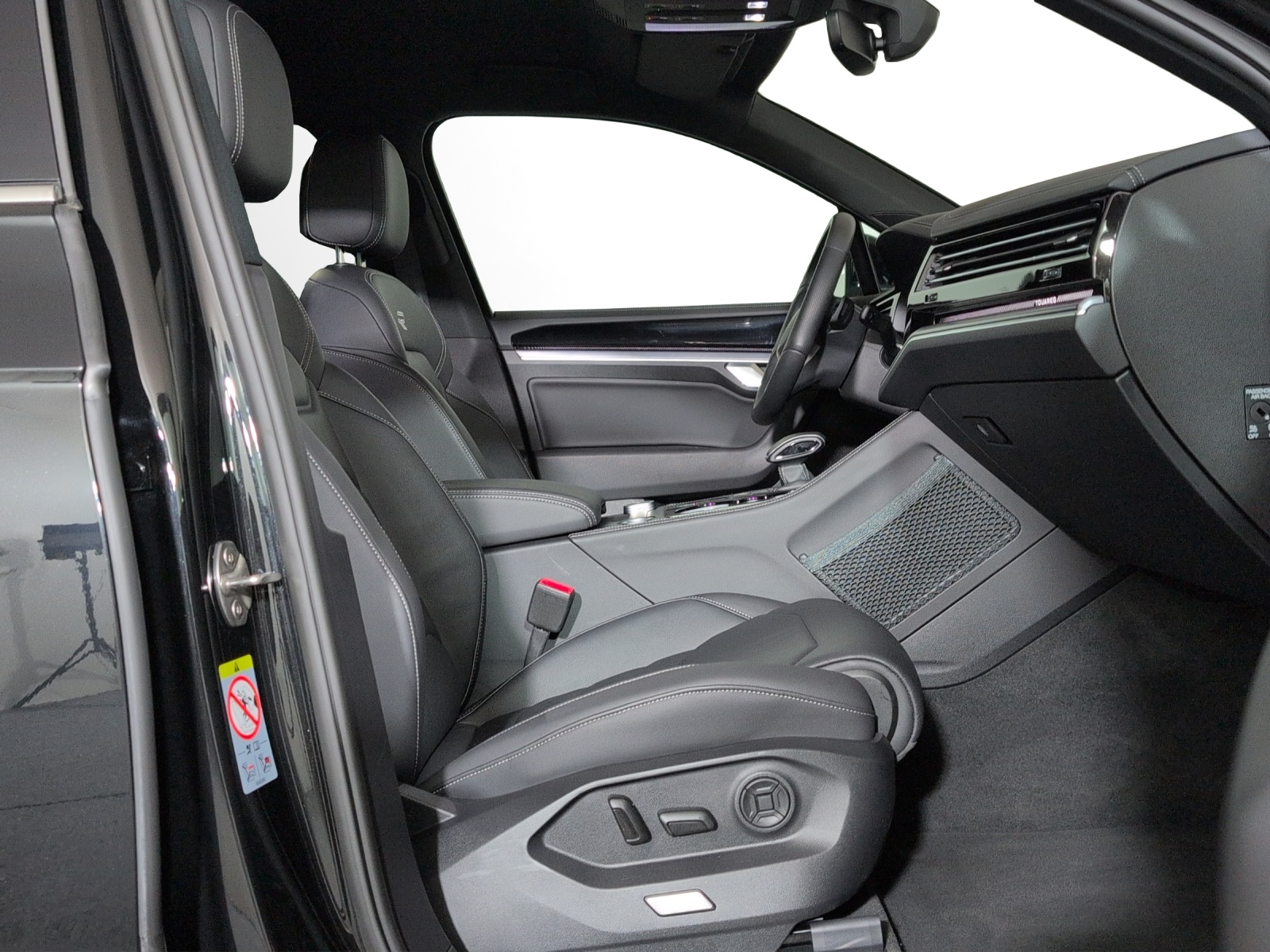 VW Touareg 3.0 TDI R-Line Tiptronic-image-7