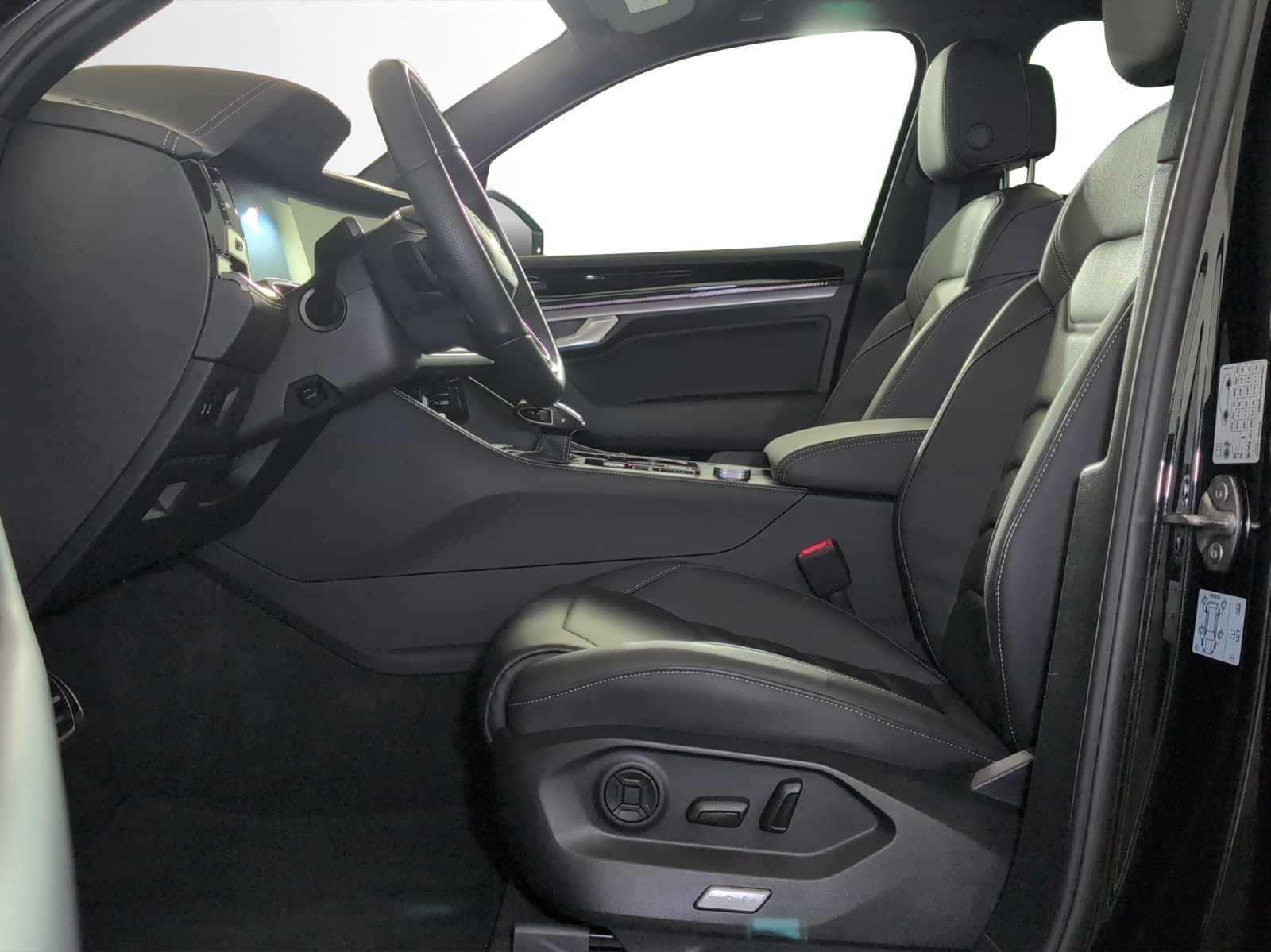 VW Touareg 3.0 TDI R-Line Tiptronic-image-6