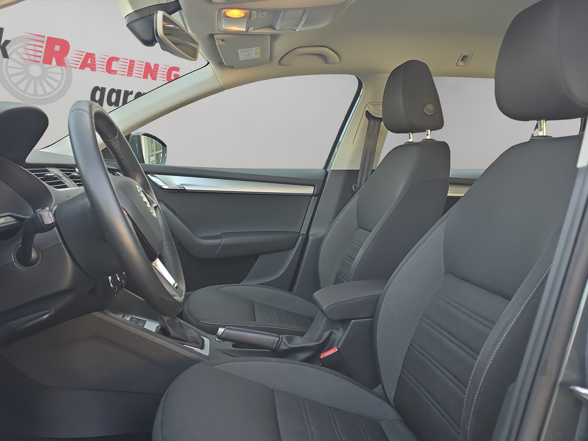 SKODA Octavia Combi 2.0 TDI Ambition 4x4-image-8