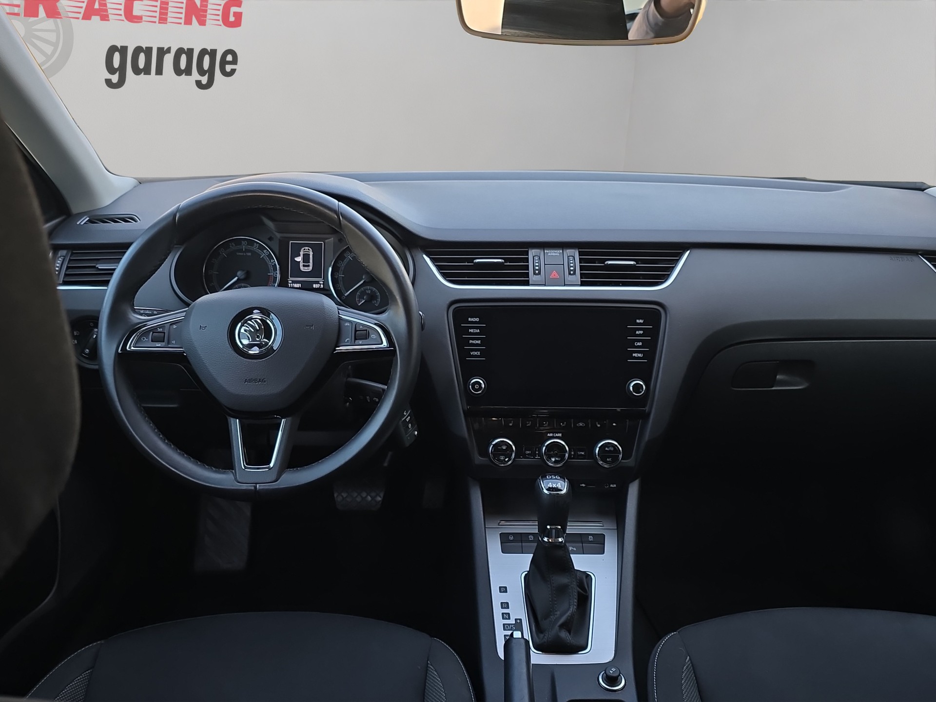 SKODA Octavia Combi 2.0 TDI Ambition 4x4-image-12