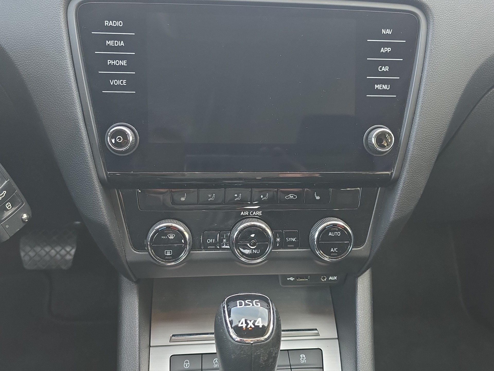 SKODA Octavia Combi 2.0 TDI Ambition 4x4-image-11
