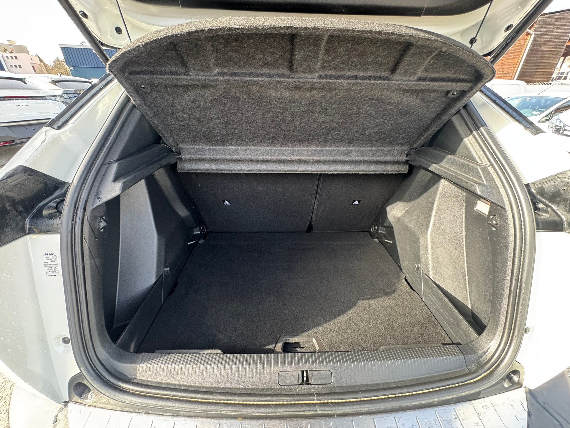 PEUGEOT 2008 1.5 BlueHDi GT Line-image-7