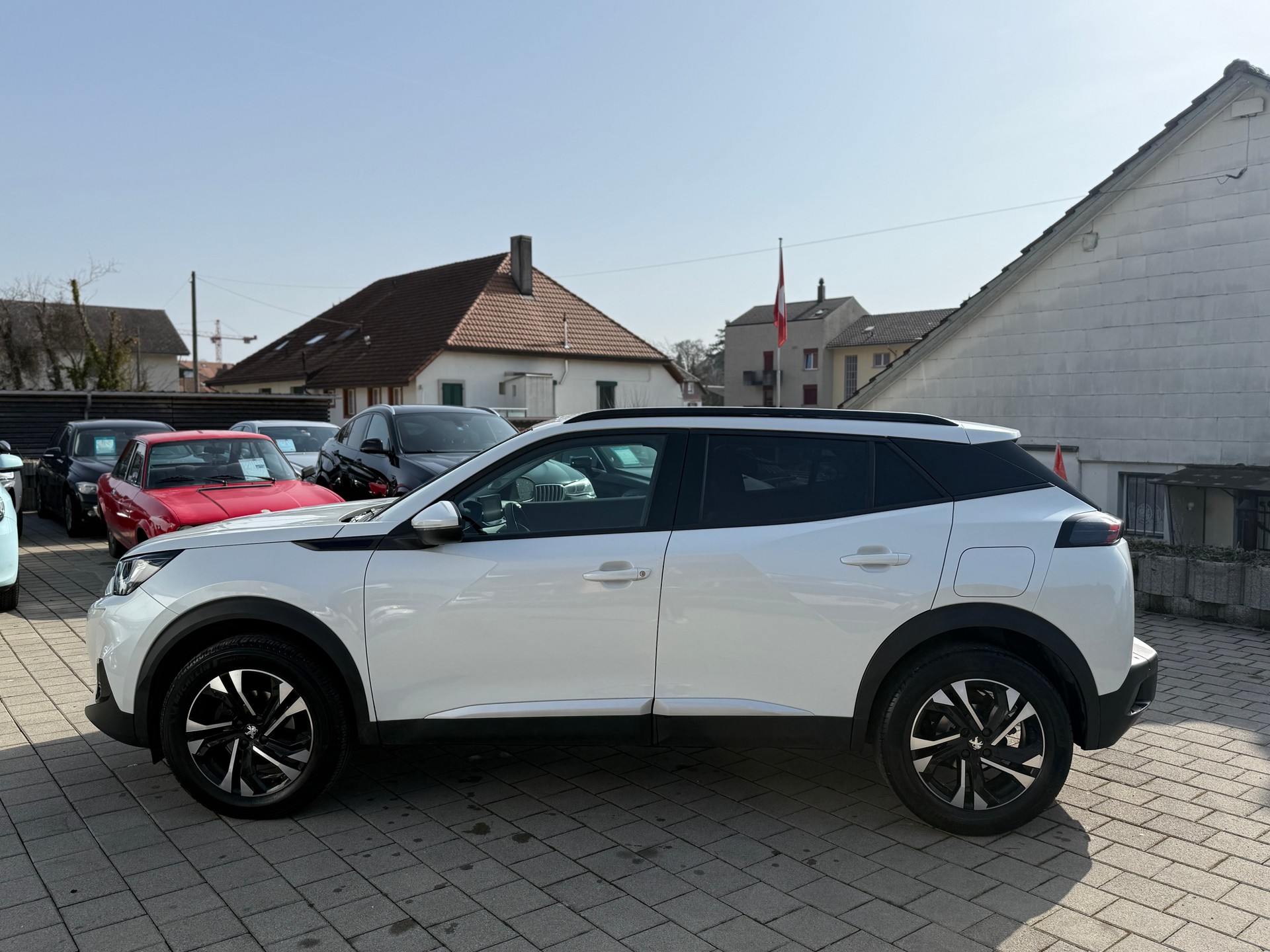 PEUGEOT 2008 1.2 PureTech-image-8