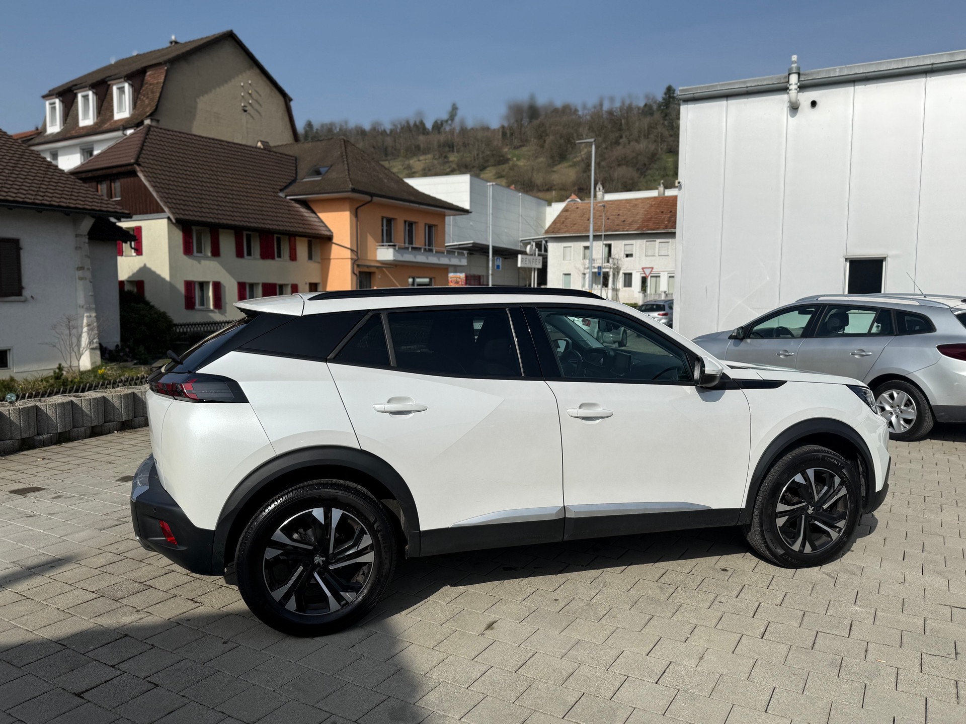 PEUGEOT 2008 1.2 PureTech-image-5