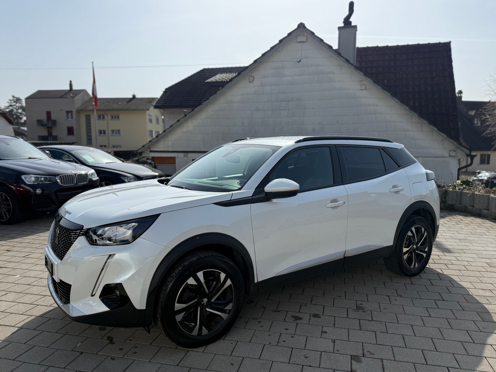 PEUGEOT 2008 1.2 PureTech-image-9