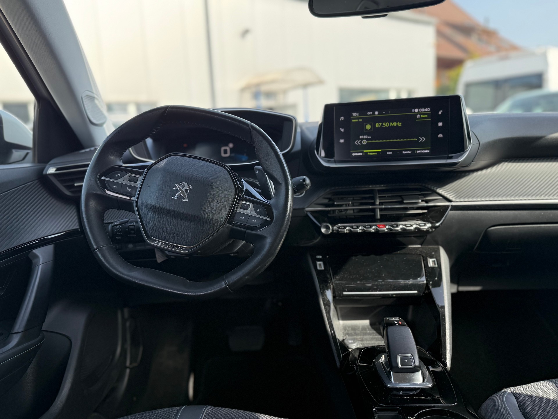 PEUGEOT 2008 1.2 PureTech-image-13