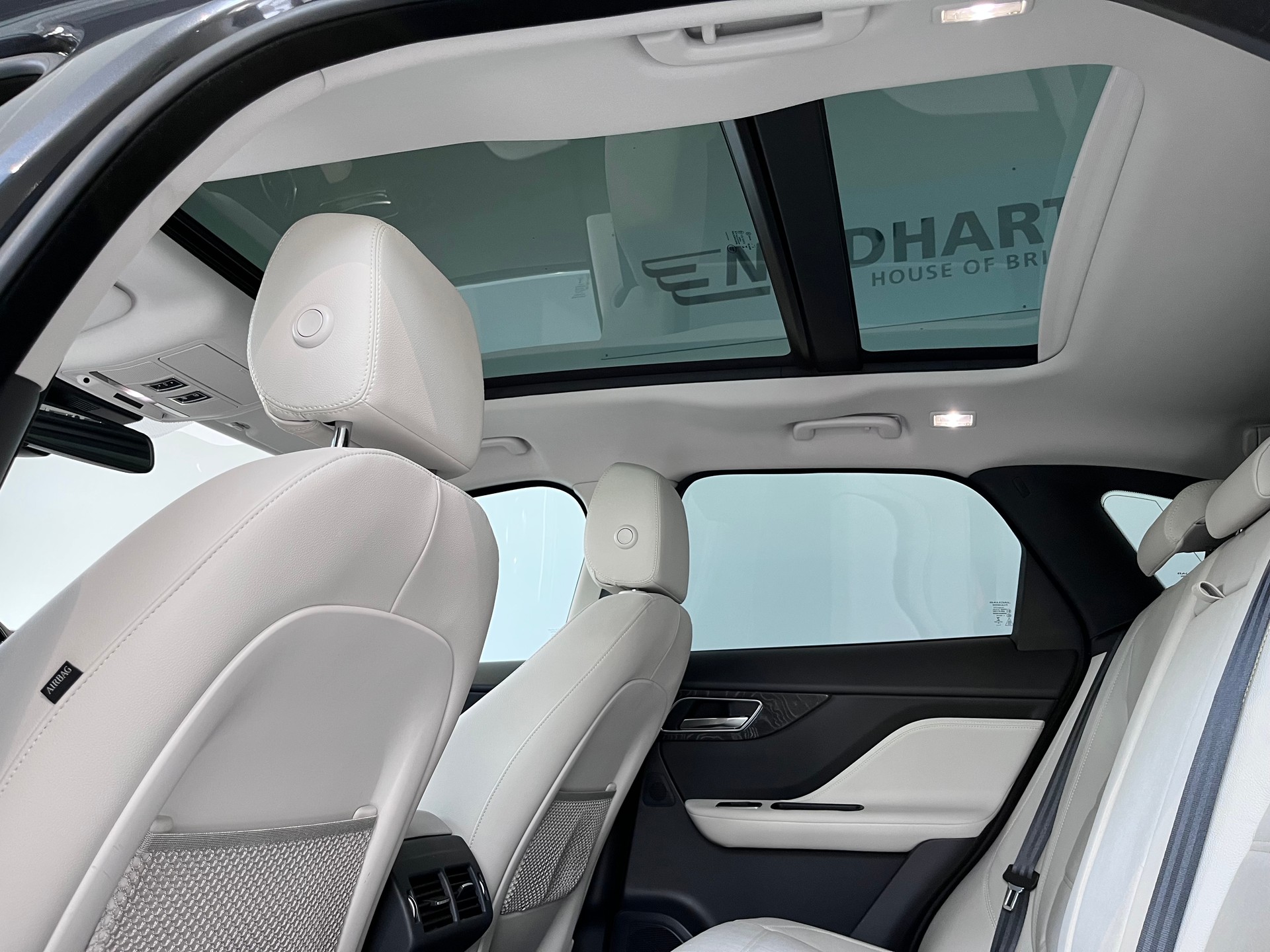 JAGUAR F-Pace 2.0d Prestige AWD Automatik-image-7