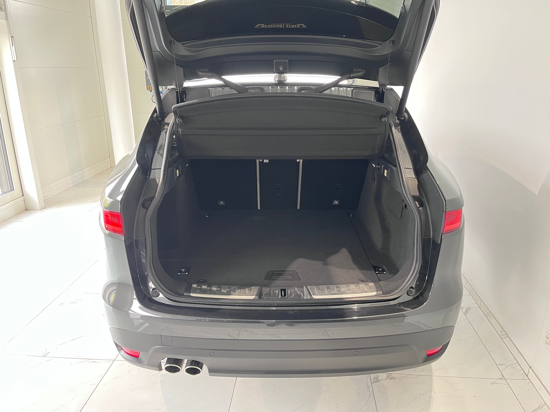 JAGUAR F-Pace 2.0d Prestige AWD Automatik-image-8