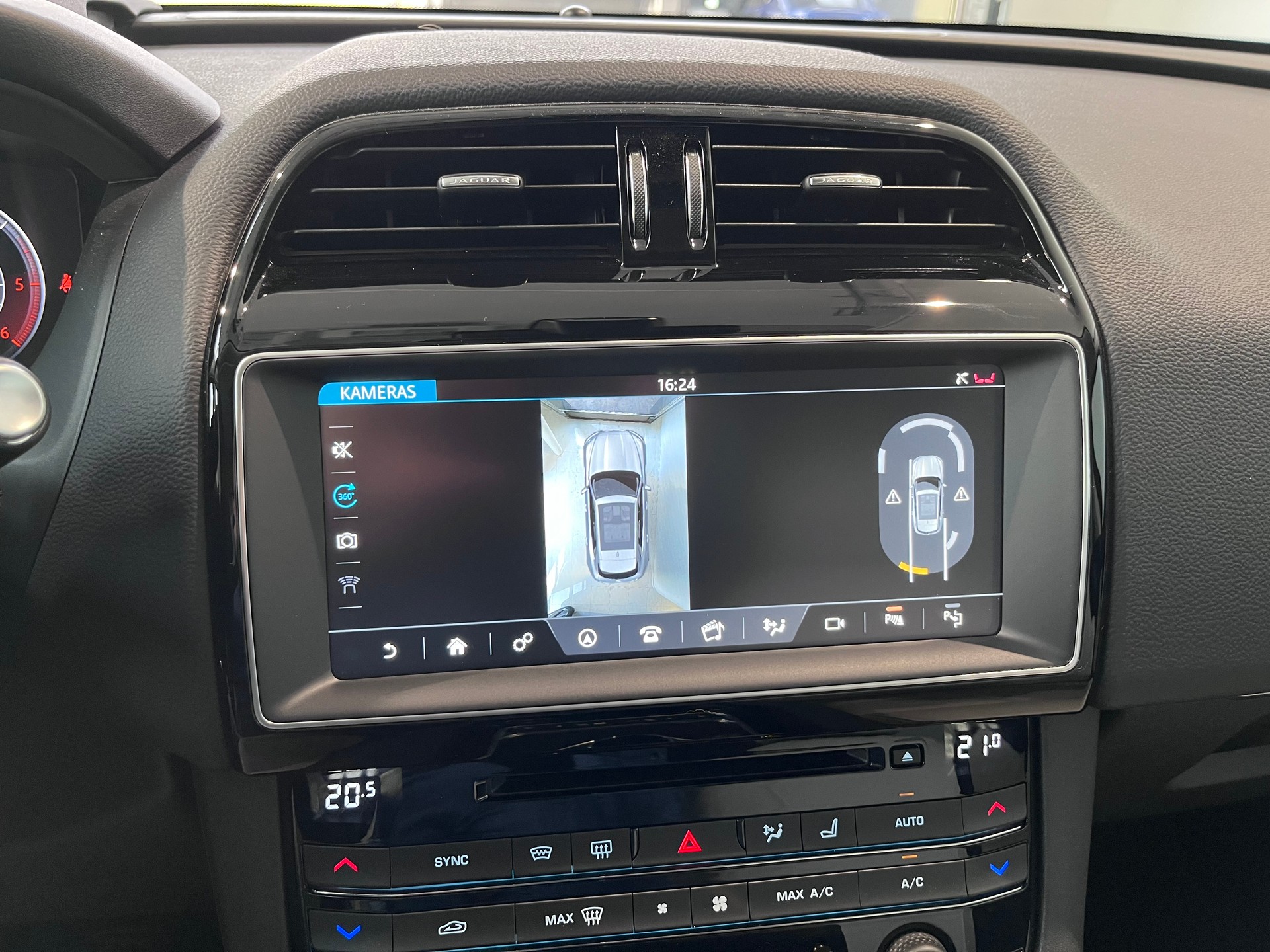 JAGUAR F-Pace 2.0d Prestige AWD Automatik-image-11
