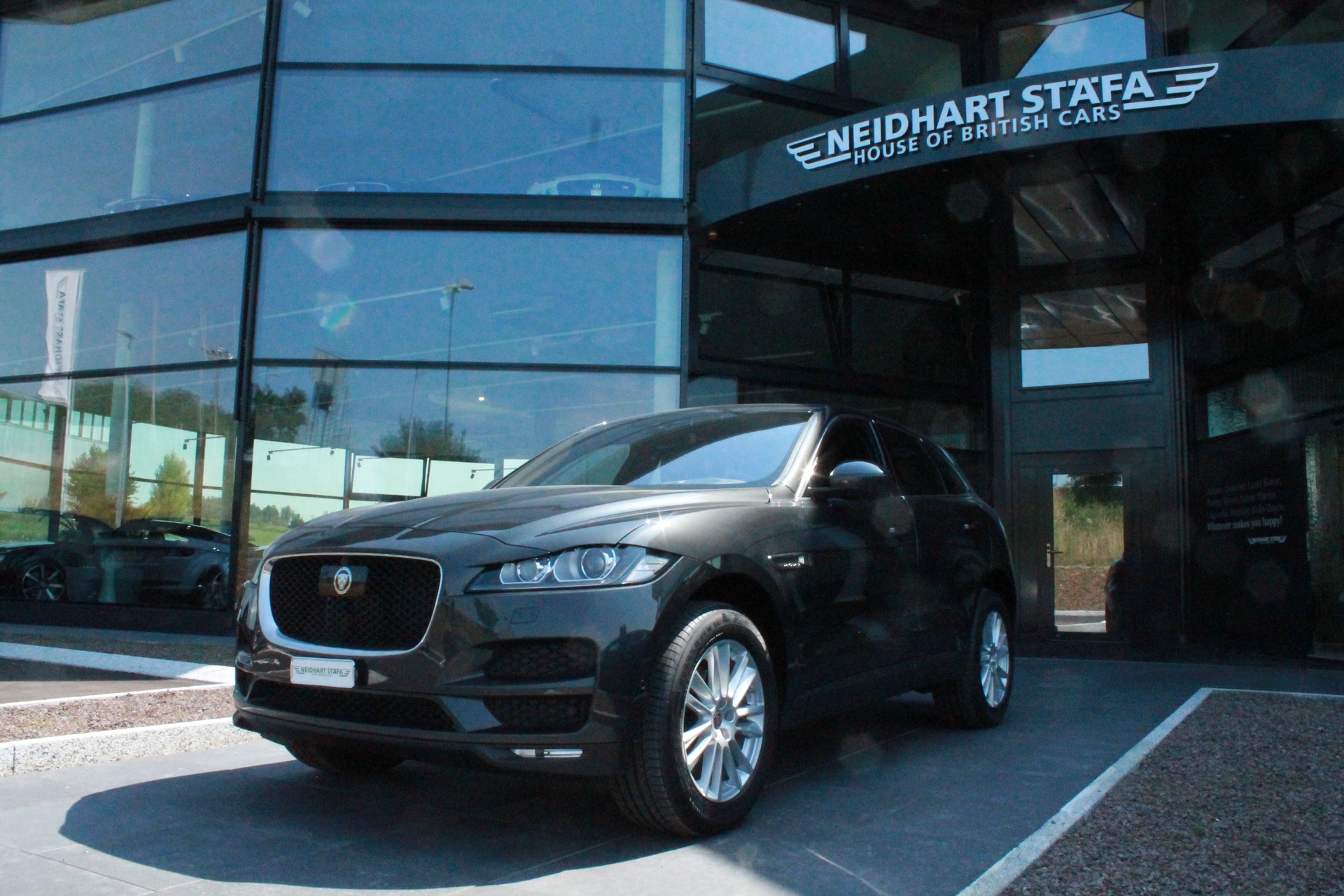 JAGUAR F-Pace 2.0d Prestige AWD Automatik-image-0