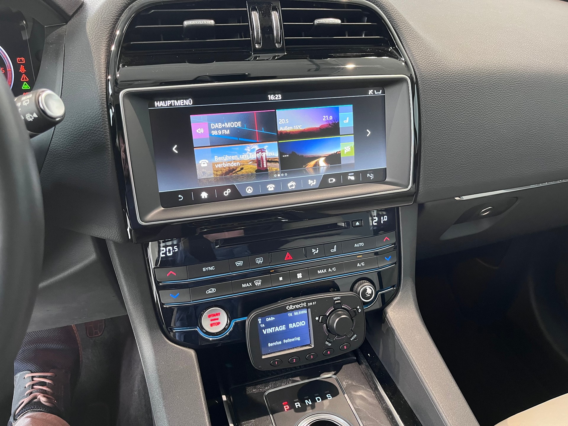JAGUAR F-Pace 2.0d Prestige AWD Automatik-image-9
