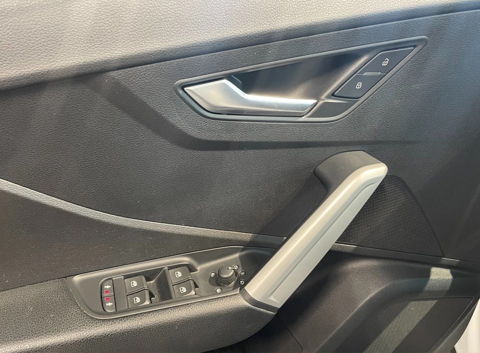 AUDI Q2 35 TDI quattro S-tronic-image-10