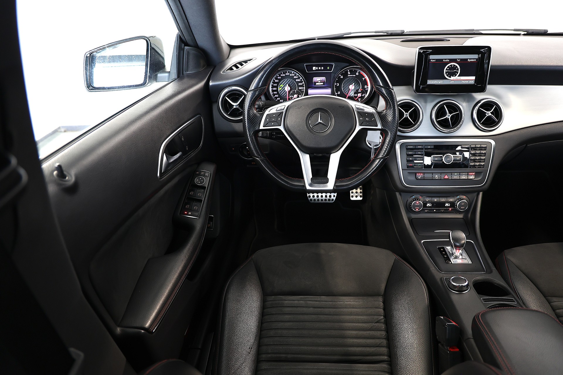 MERCEDES-BENZ CLA 45 AMG 4Matic Speedshift-image-10