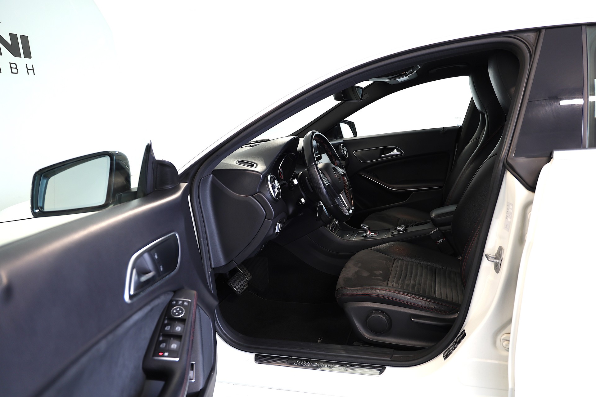 MERCEDES-BENZ CLA 45 AMG 4Matic Speedshift-image-7