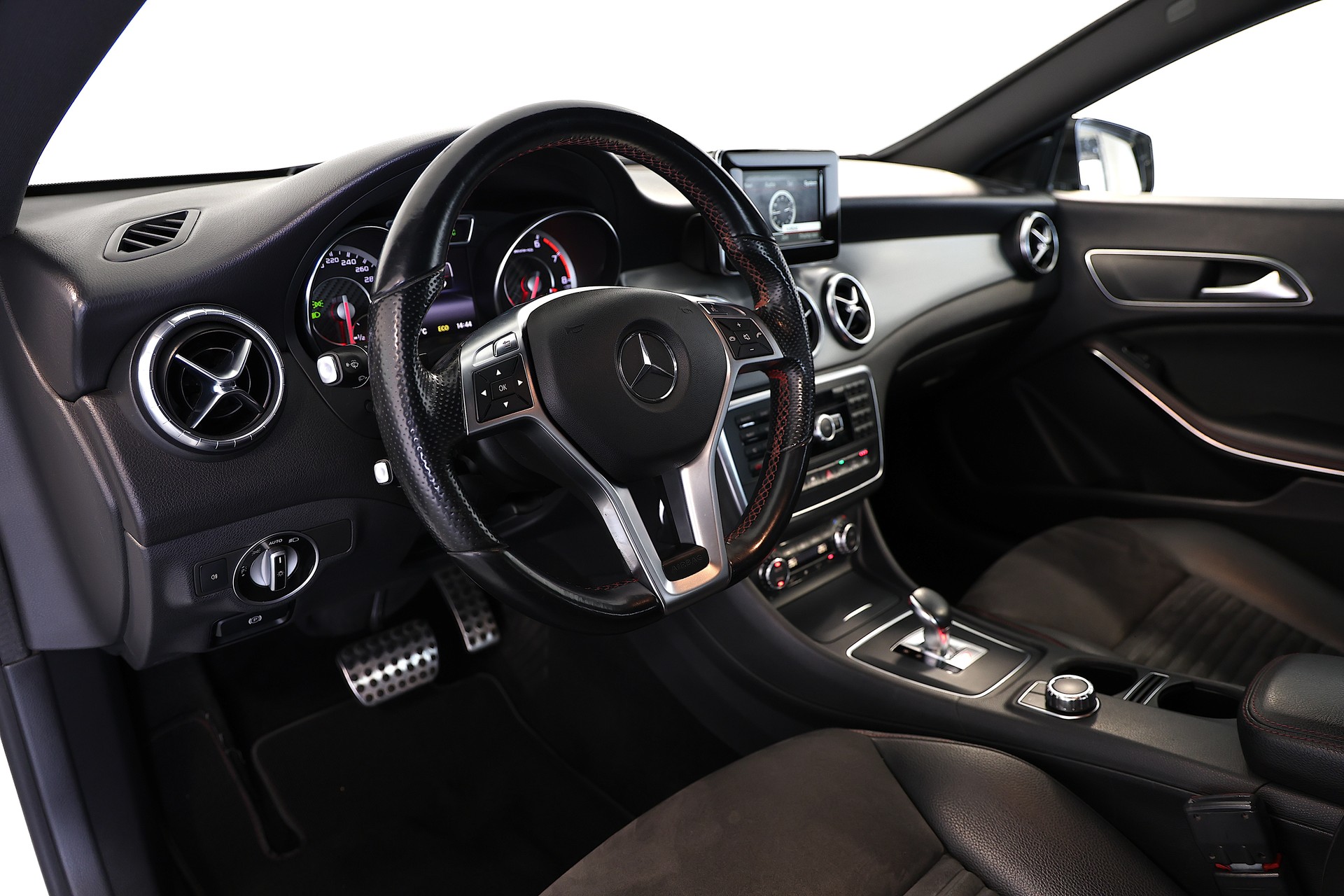 MERCEDES-BENZ CLA 45 AMG 4Matic Speedshift-image-9