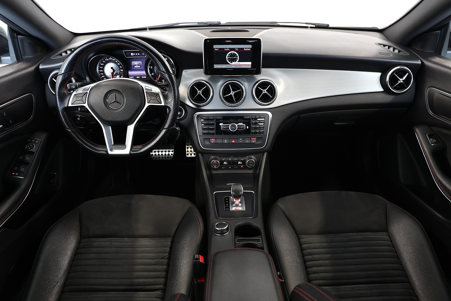 MERCEDES-BENZ CLA 45 AMG 4Matic Speedshift-image-11