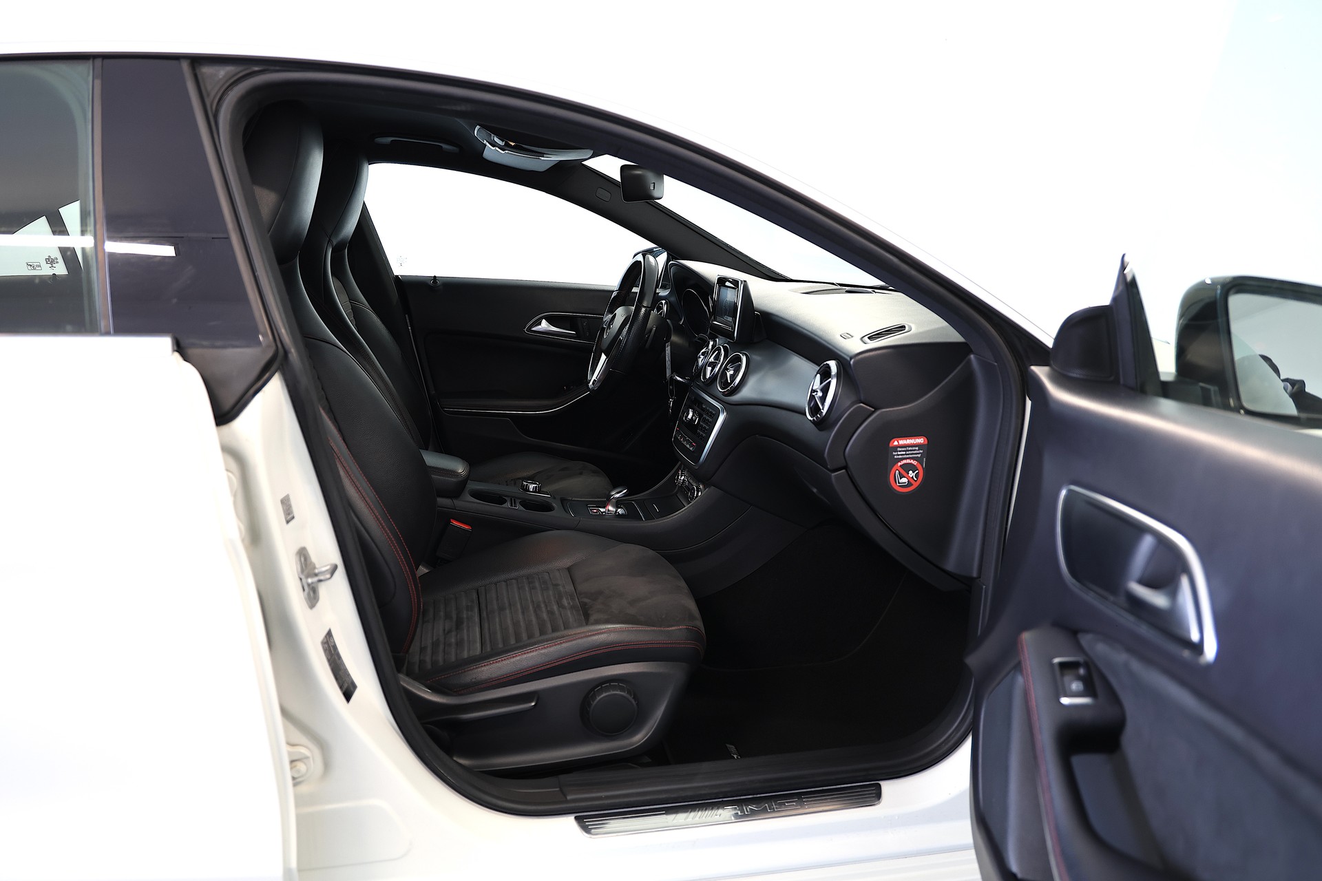 MERCEDES-BENZ CLA 45 AMG 4Matic Speedshift-image-13