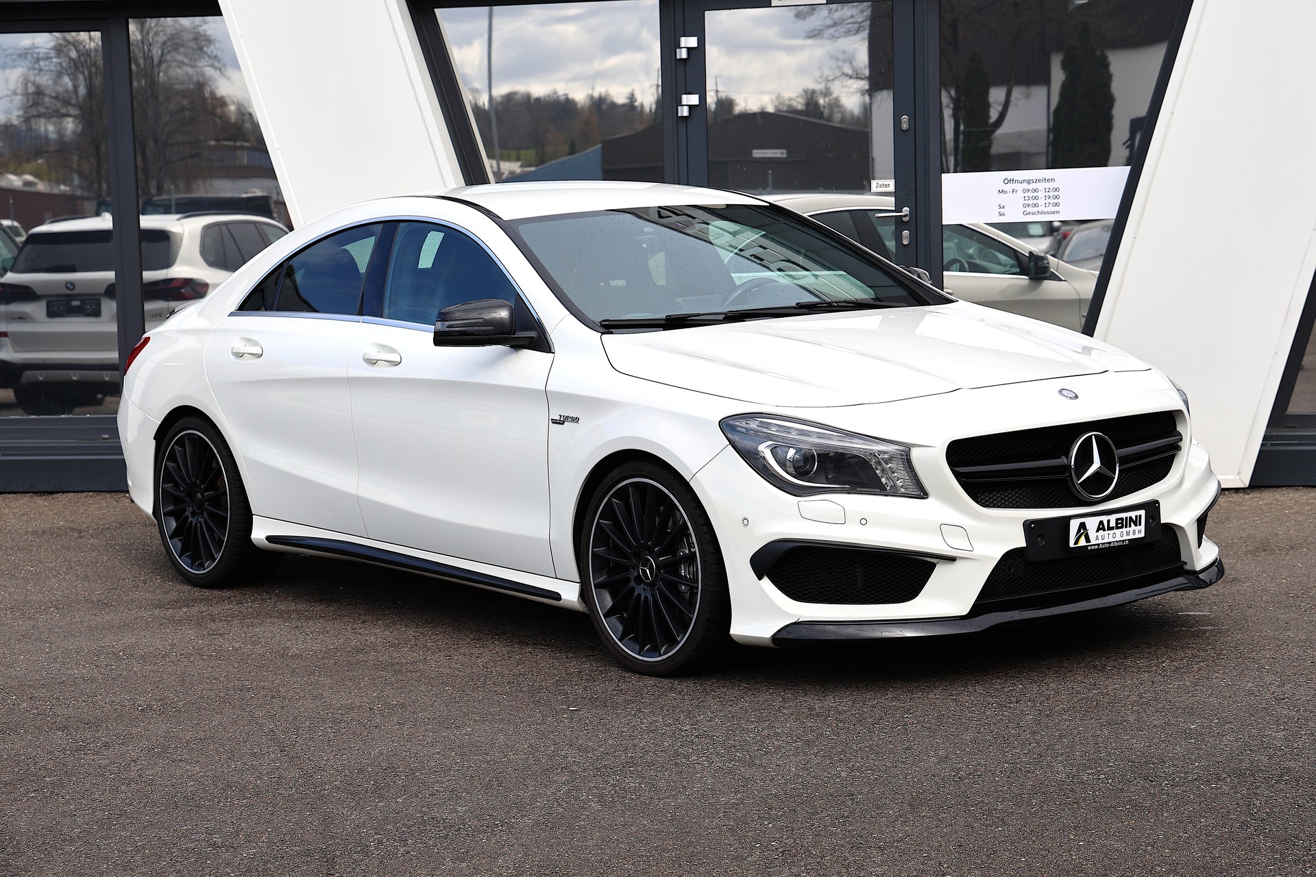 MERCEDES-BENZ CLA 45 AMG 4Matic Speedshift-image-2