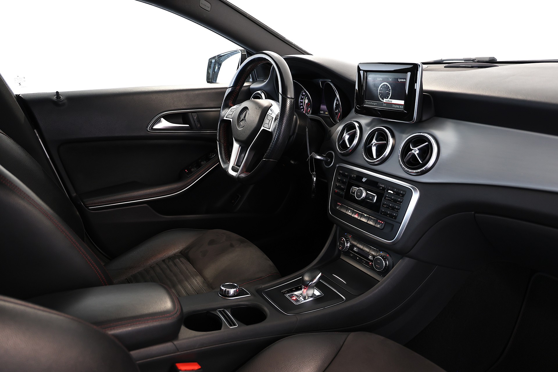 MERCEDES-BENZ CLA 45 AMG 4Matic Speedshift-image-14
