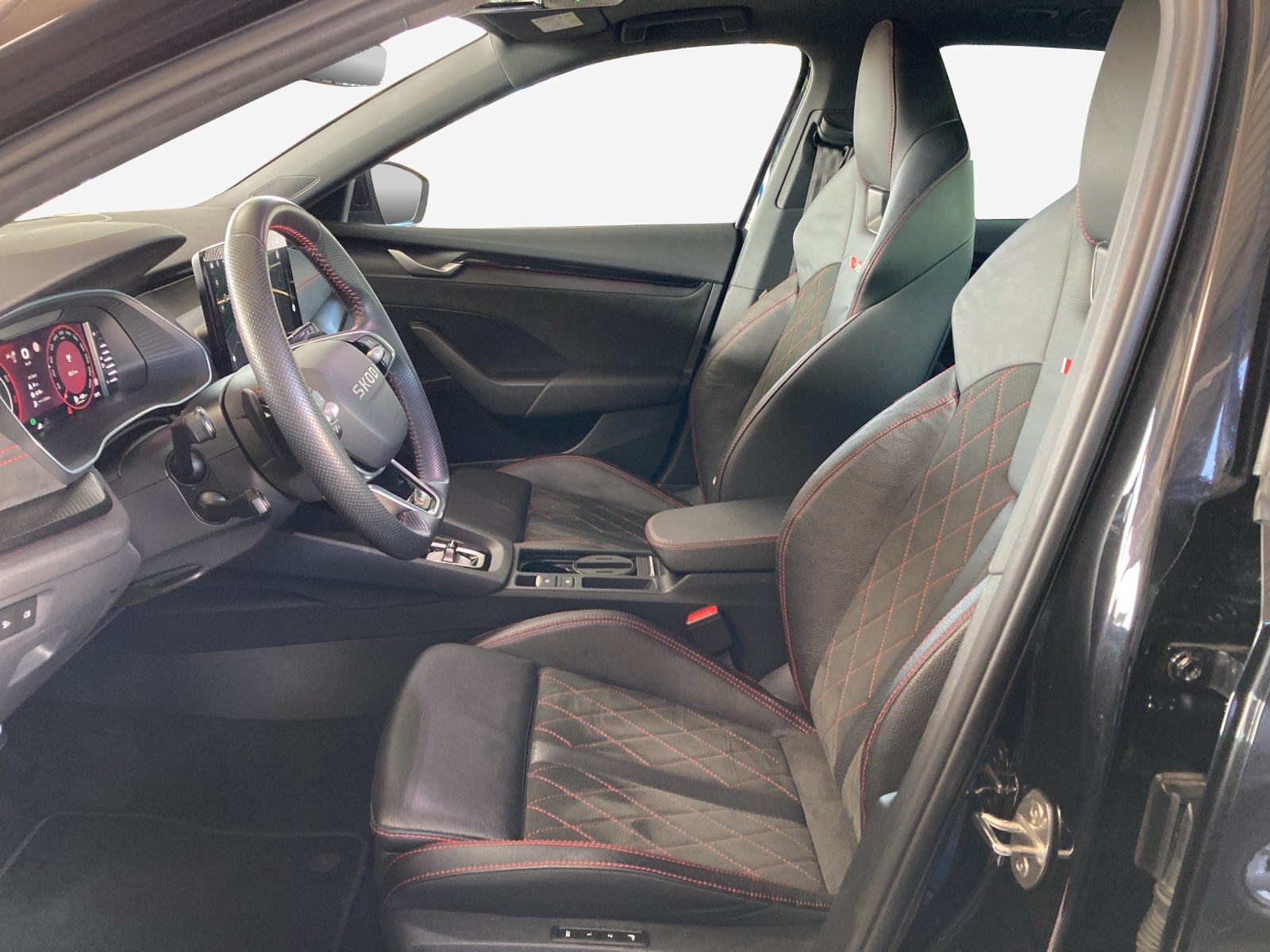 SKODA Octavia Combi 2.0 TSI DSG RS-image-7