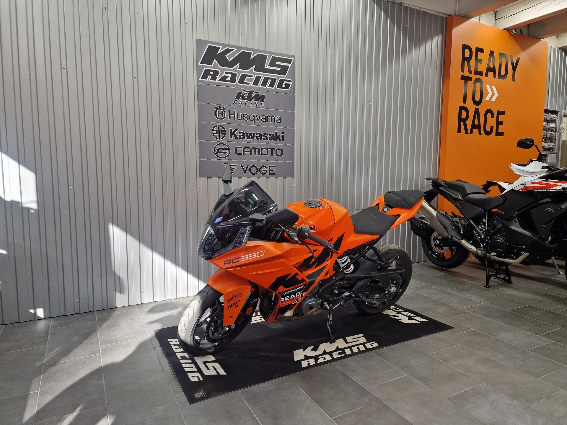 KTM KTM RC 390-showroom-element-2