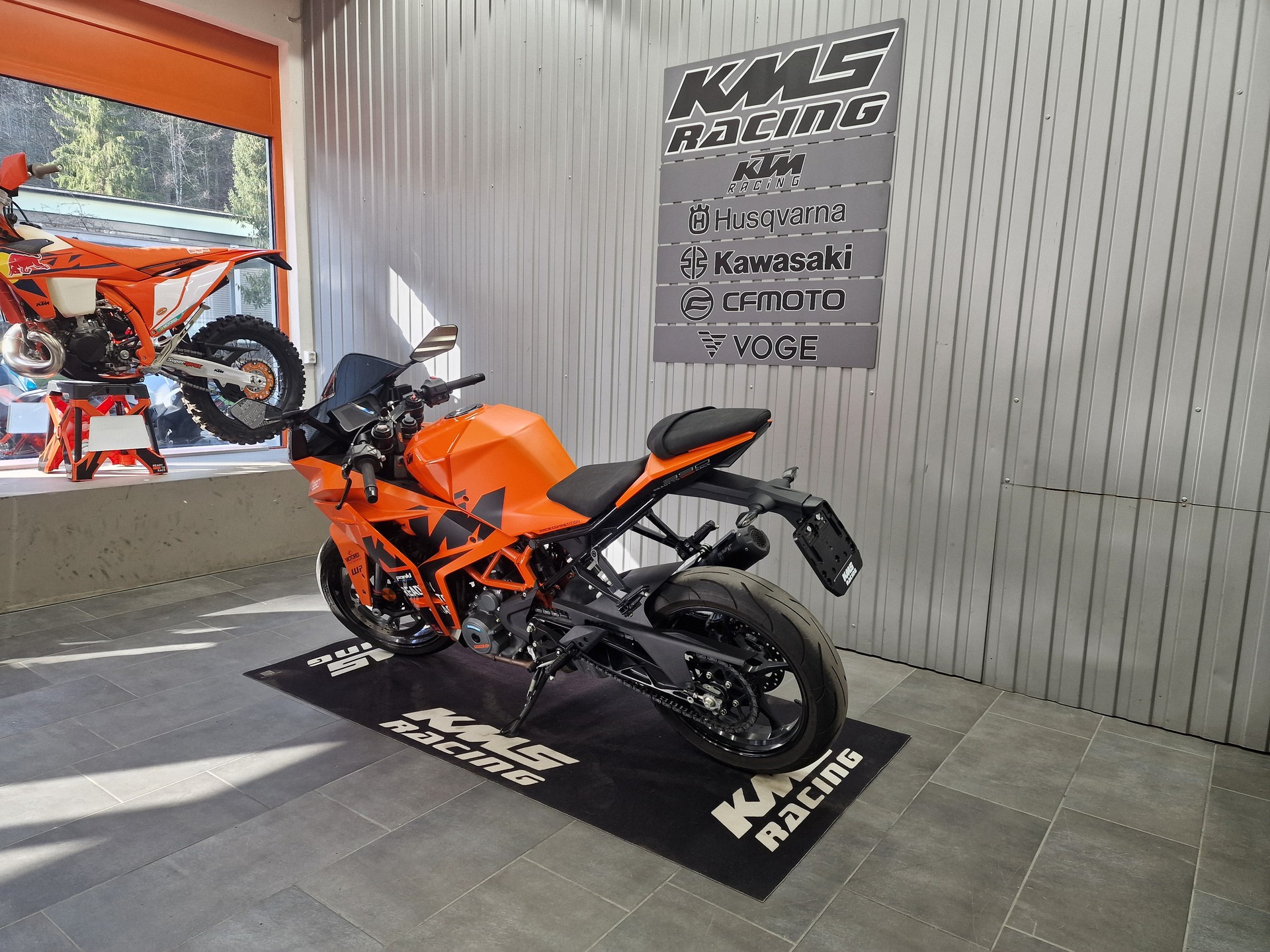 KTM KTM RC 390-showroom-element-3