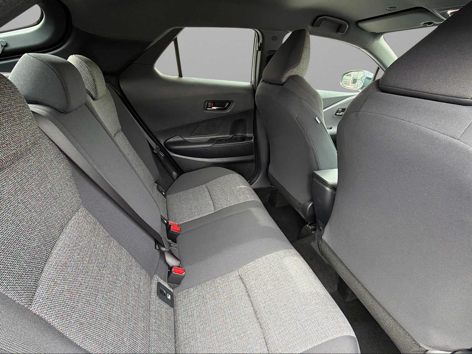 TOYOTA C-HR 2.0 HEV Swiss Edition 4x4-image-8