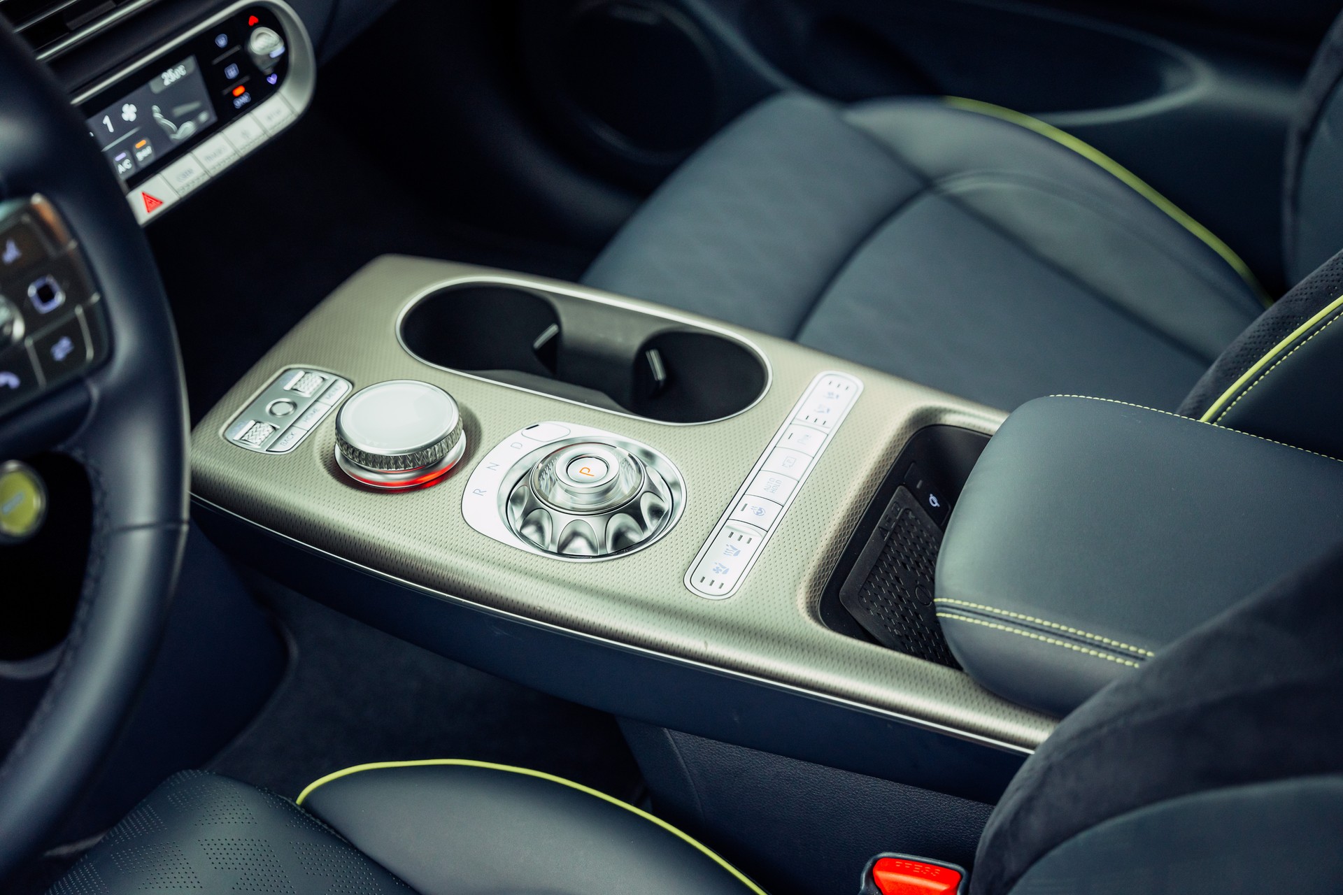 GENESIS GV60 77.4 kWh Sport Plus AWD-image-11